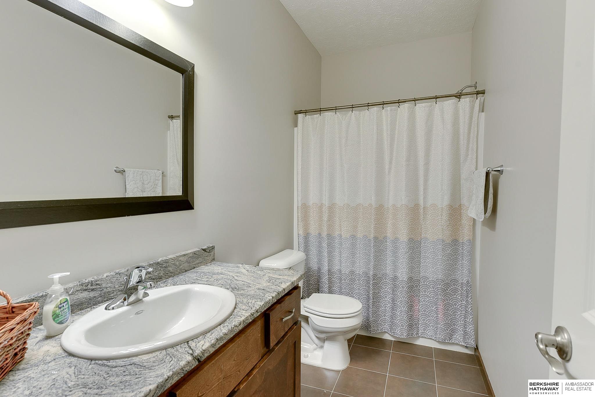 Lincoln, Nebraska 68505, United States, 5 Bedrooms Bedrooms, ,4 BathroomsBathrooms,Residential,Active,97125