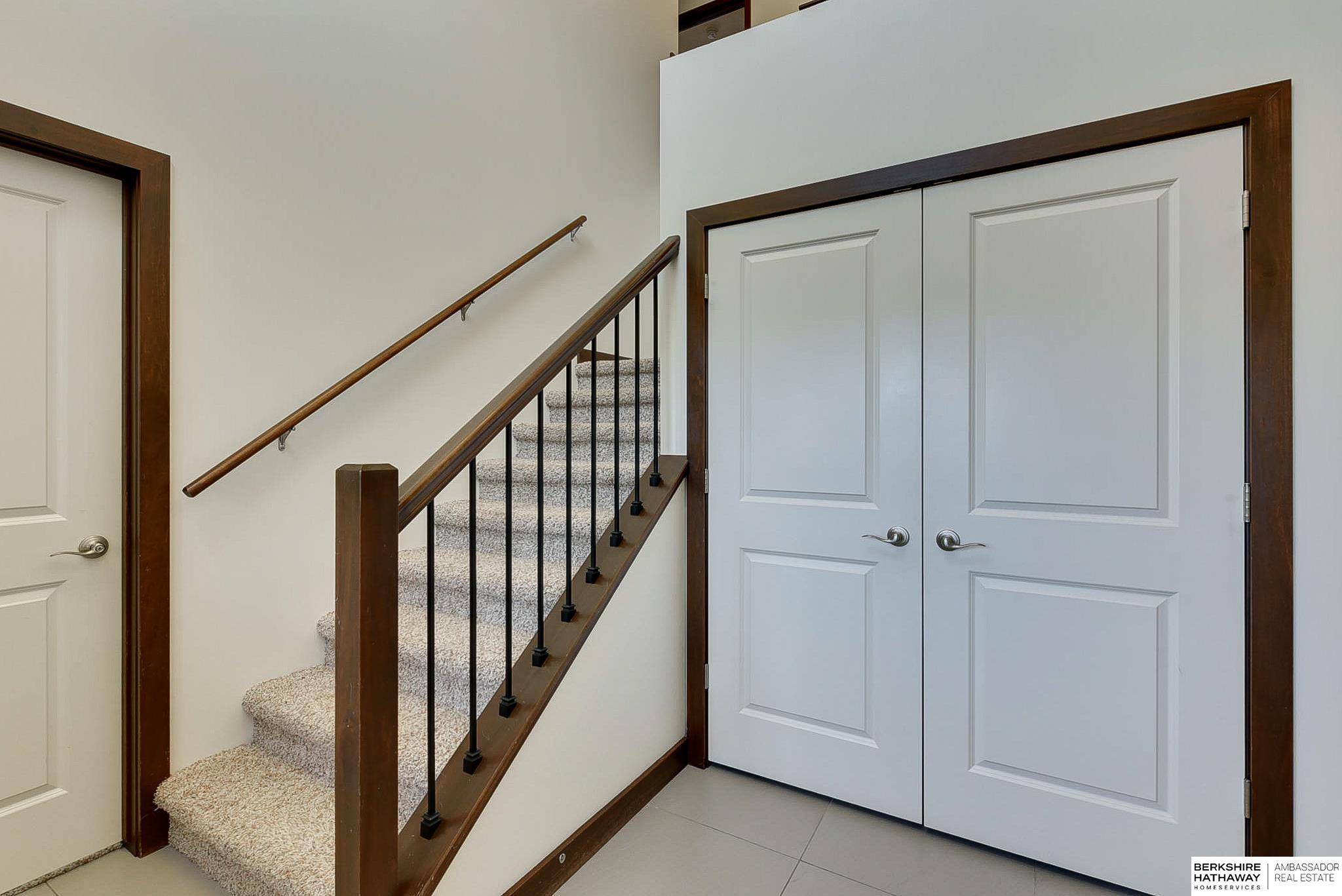 Lincoln, Nebraska 68505, United States, 5 Bedrooms Bedrooms, ,4 BathroomsBathrooms,Residential,Active,97125