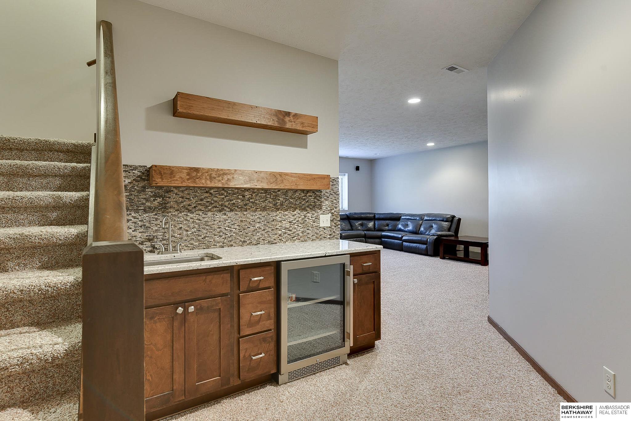 Lincoln, Nebraska 68505, United States, 5 Bedrooms Bedrooms, ,4 BathroomsBathrooms,Residential,Active,97125