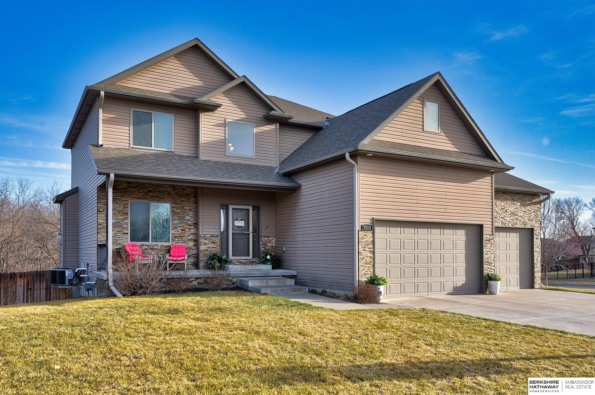 Lincoln, Nebraska 68505, United States, 5 Bedrooms Bedrooms, ,4 BathroomsBathrooms,Residential,Active,97125