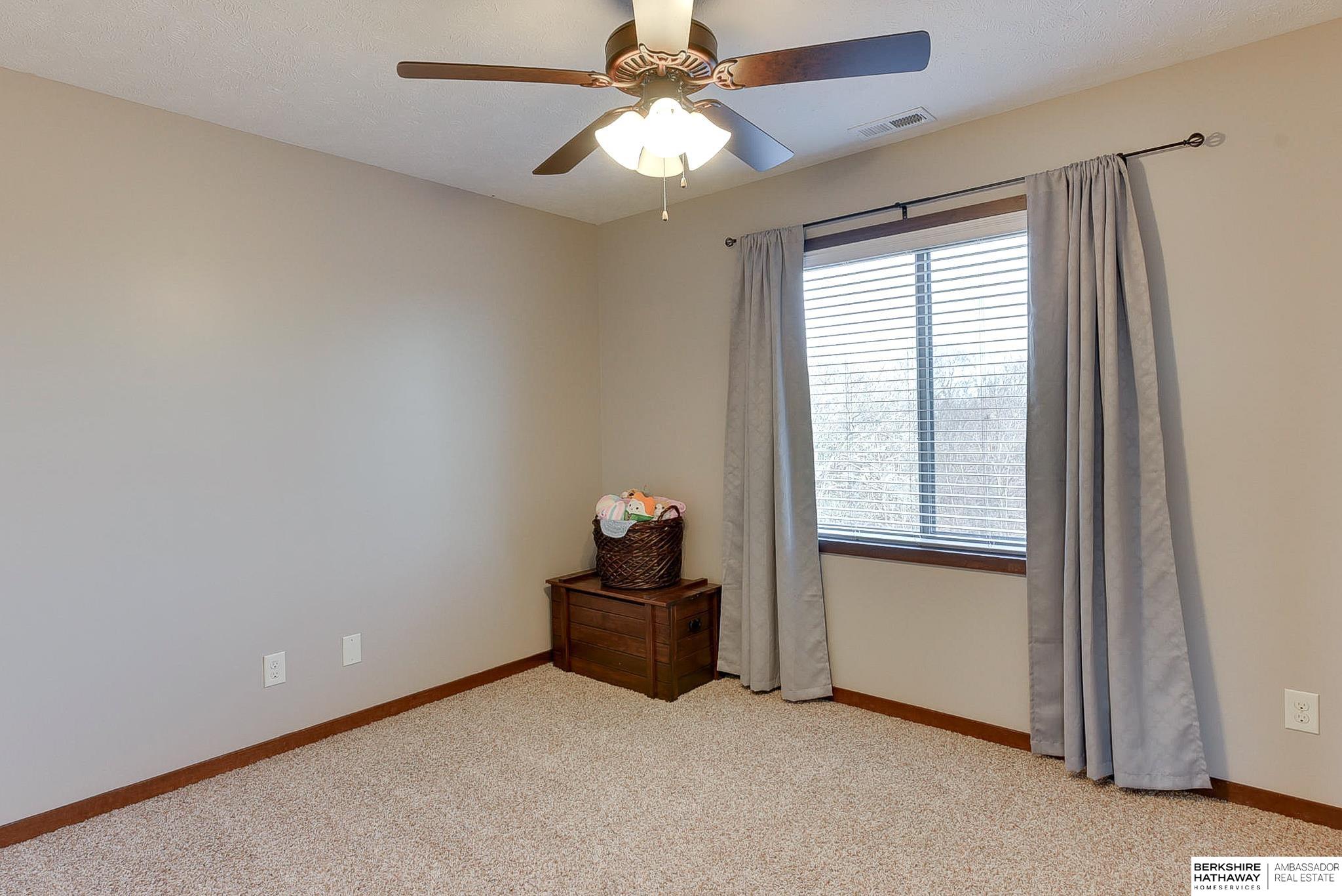 Lincoln, Nebraska 68505, United States, 5 Bedrooms Bedrooms, ,4 BathroomsBathrooms,Residential,Active,97125