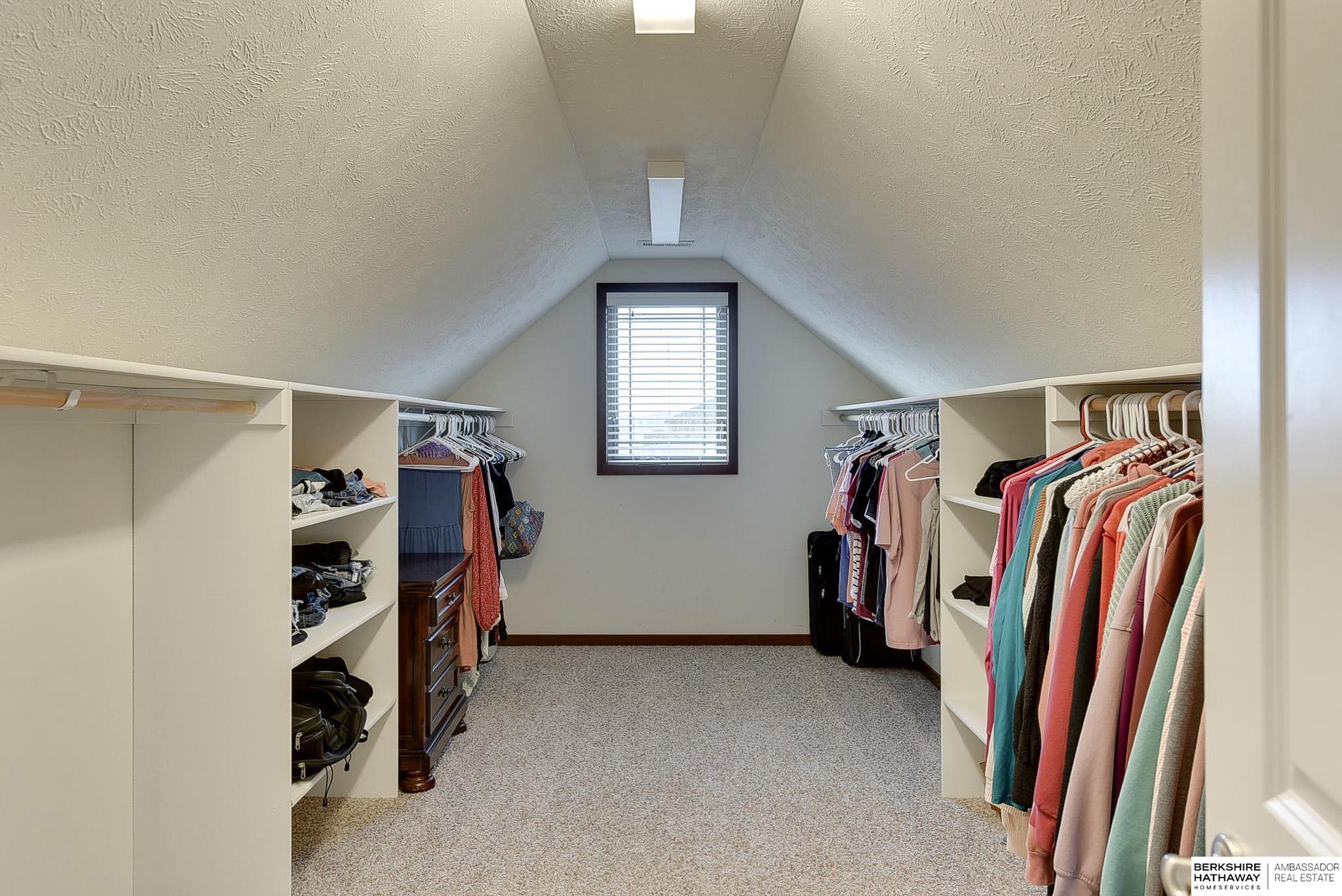 Lincoln, Nebraska 68505, United States, 5 Bedrooms Bedrooms, ,4 BathroomsBathrooms,Residential,Active,97125