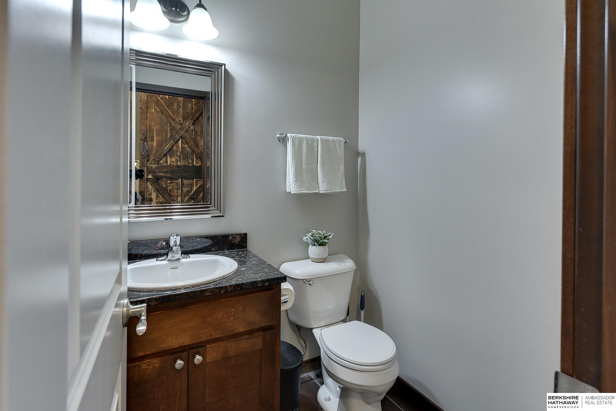 Lincoln, Nebraska 68505, United States, 5 Bedrooms Bedrooms, ,4 BathroomsBathrooms,Residential,Active,97125