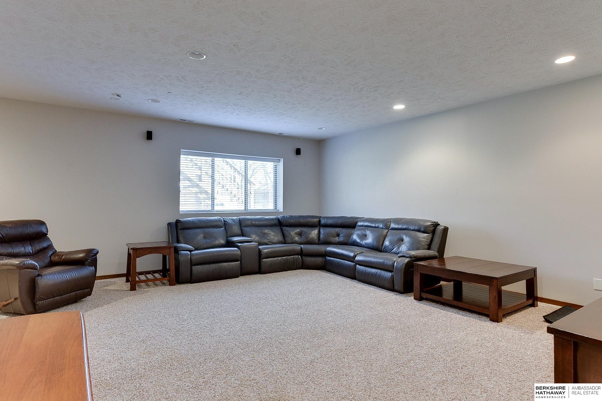 Lincoln, Nebraska 68505, United States, 5 Bedrooms Bedrooms, ,4 BathroomsBathrooms,Residential,Active,97125