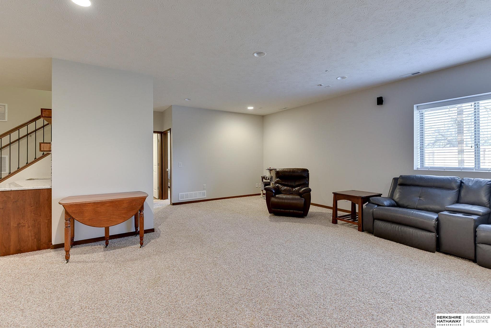 Lincoln, Nebraska 68505, United States, 5 Bedrooms Bedrooms, ,4 BathroomsBathrooms,Residential,Active,97125