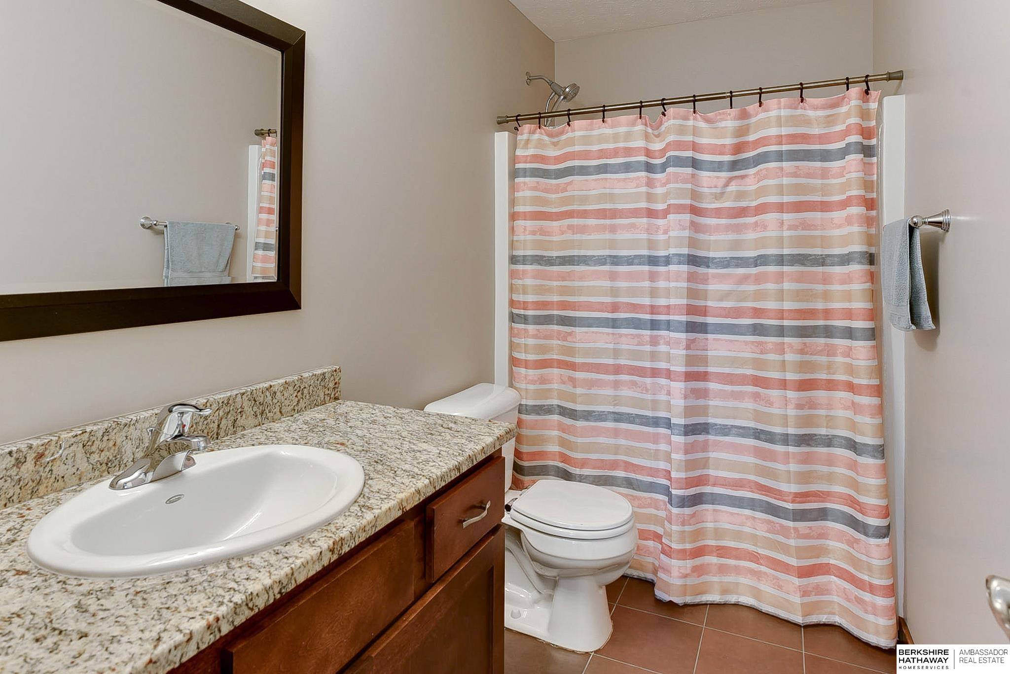 Lincoln, Nebraska 68505, United States, 5 Bedrooms Bedrooms, ,4 BathroomsBathrooms,Residential,Active,97125