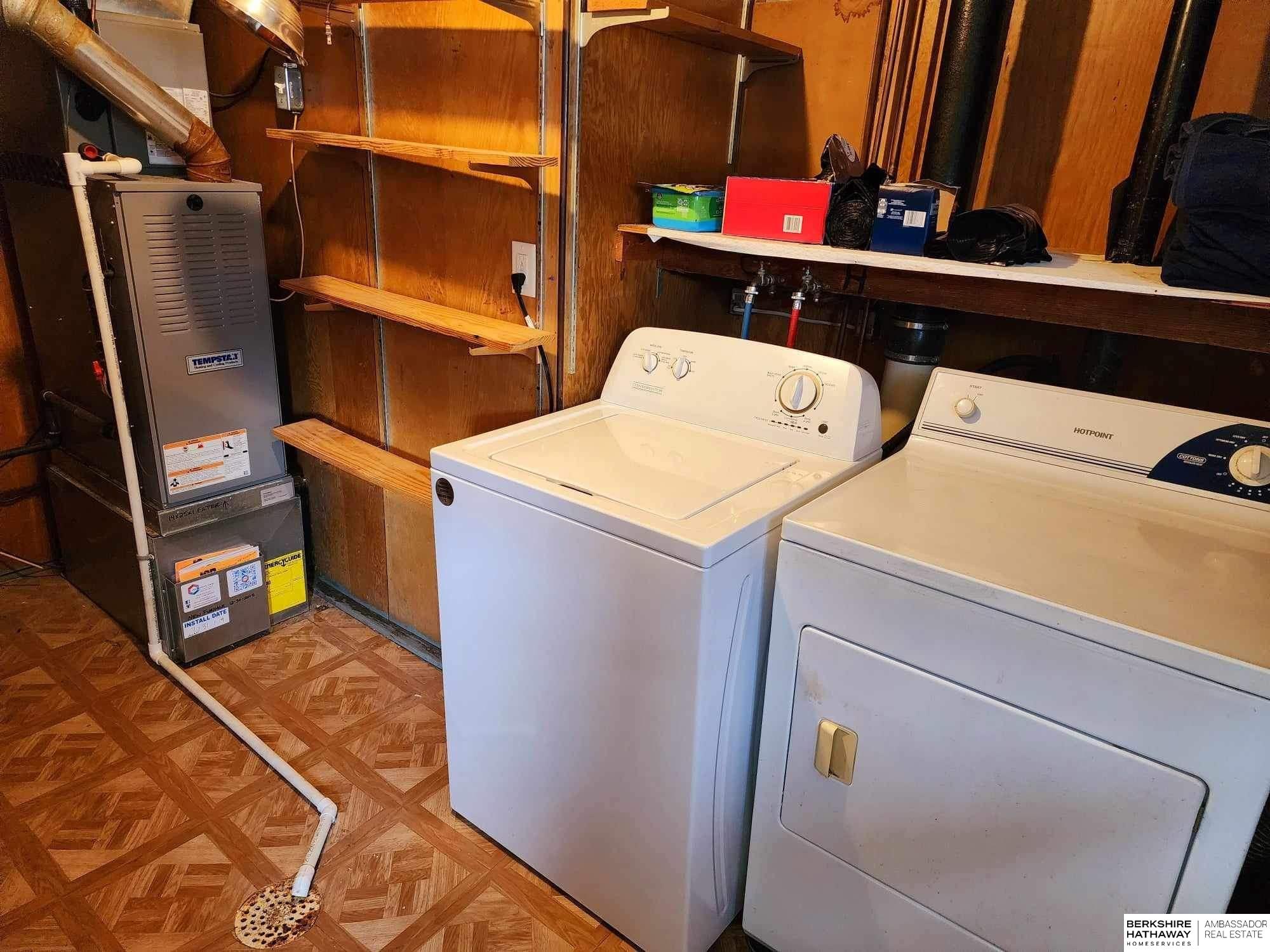 Beatrice, Nebraska 68310, United States, 2 Bedrooms Bedrooms, ,1 BathroomBathrooms,Residential,Pending,33640