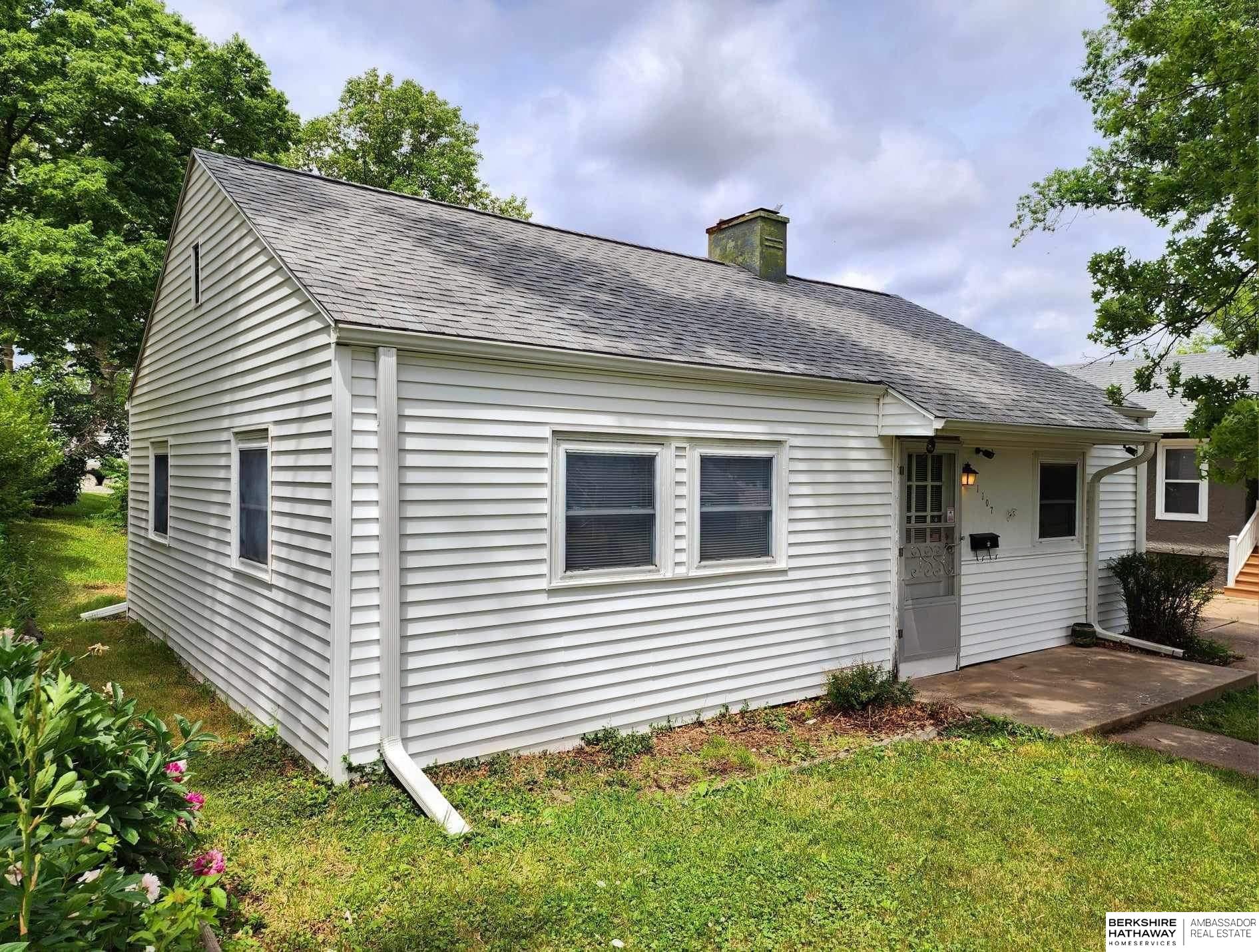 Beatrice, Nebraska 68310, United States, 2 Bedrooms Bedrooms, ,1 BathroomBathrooms,Residential,Pending,33640