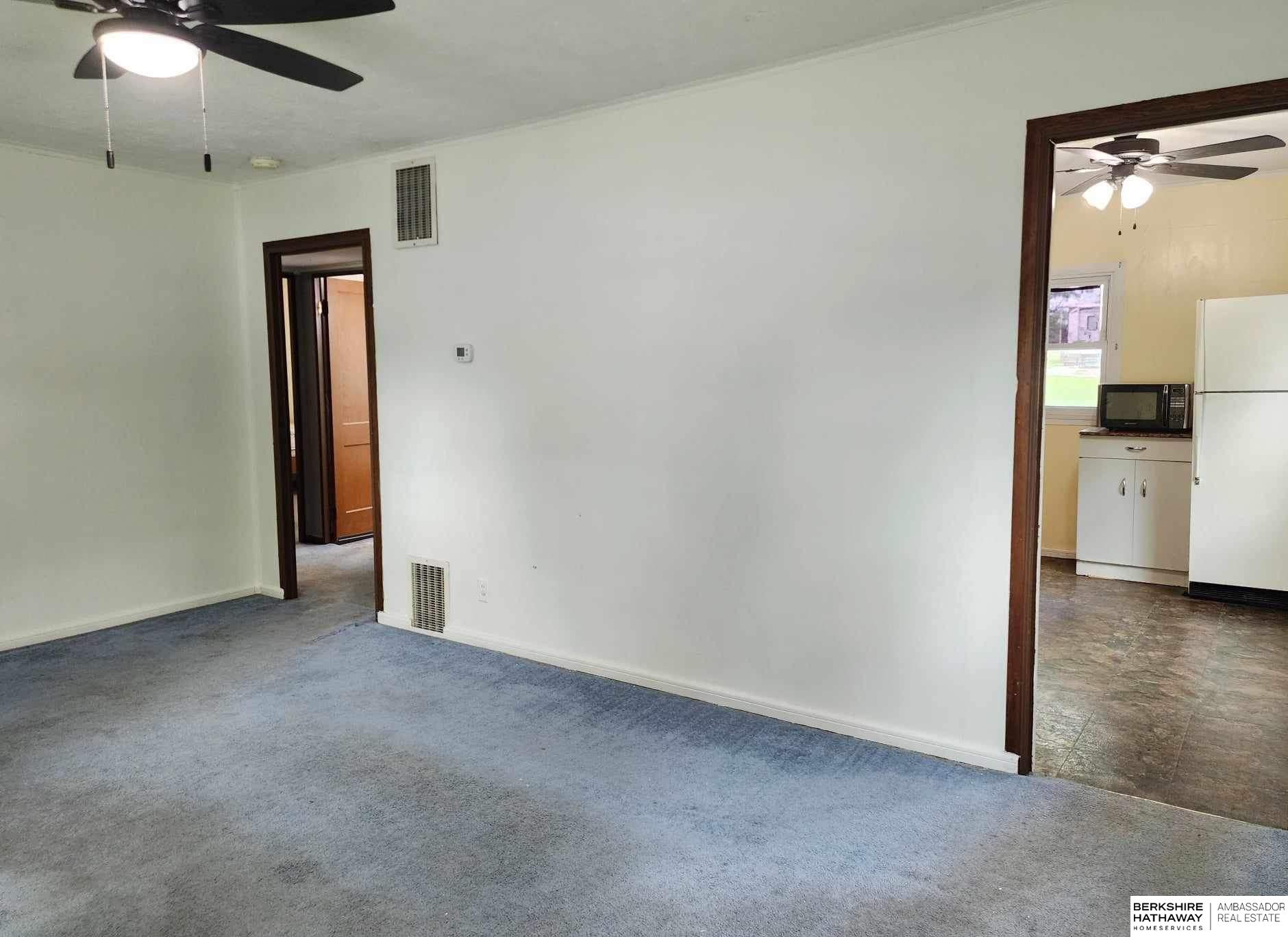 Beatrice, Nebraska 68310, United States, 2 Bedrooms Bedrooms, ,1 BathroomBathrooms,Residential,Pending,33640