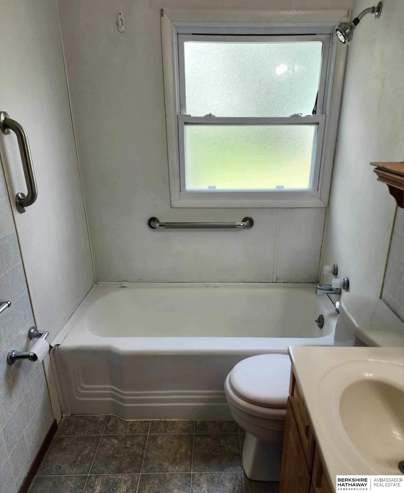 Beatrice, Nebraska 68310, United States, 2 Bedrooms Bedrooms, ,1 BathroomBathrooms,Residential,Pending,33640