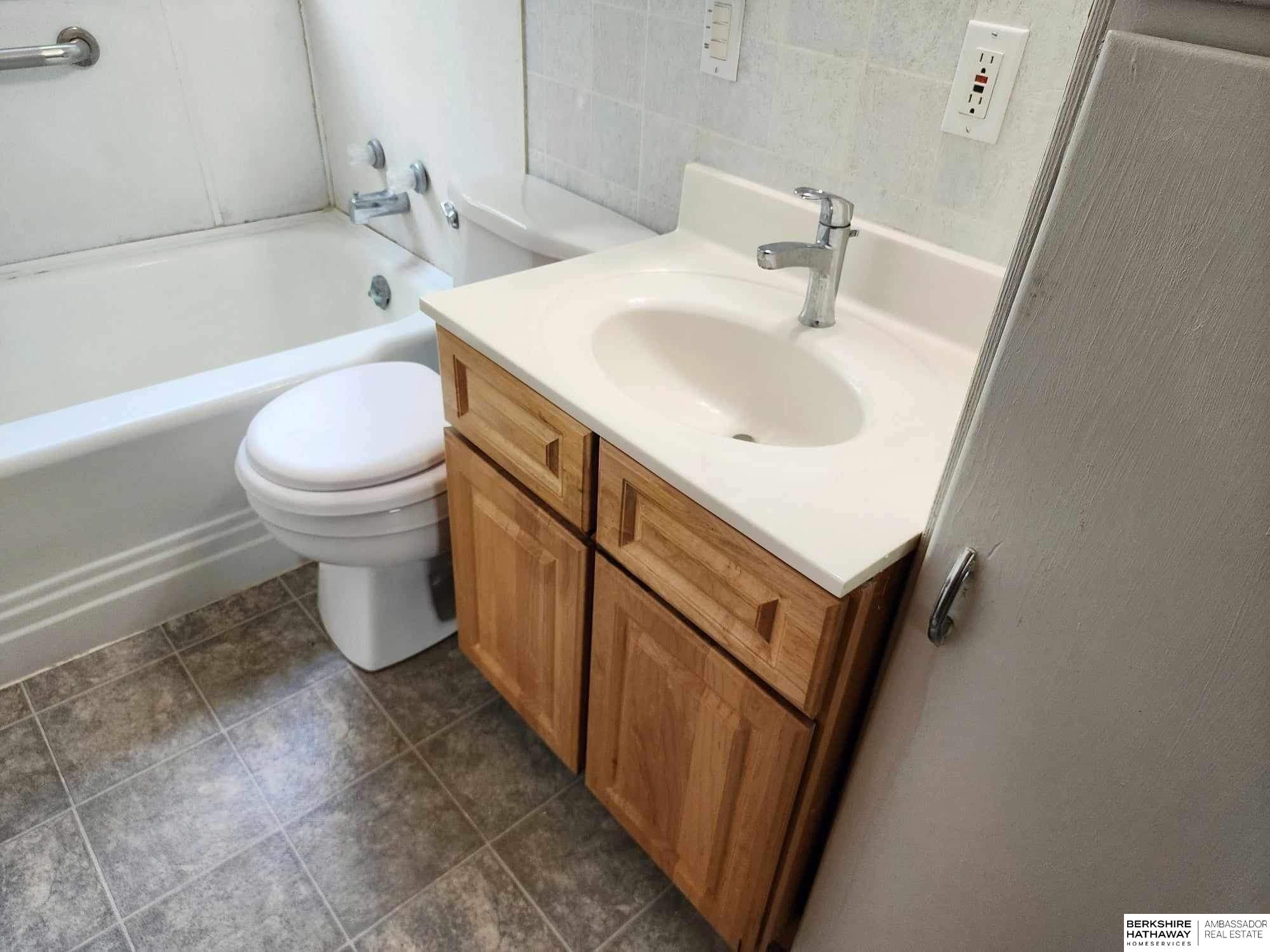 Beatrice, Nebraska 68310, United States, 2 Bedrooms Bedrooms, ,1 BathroomBathrooms,Residential,Pending,33640