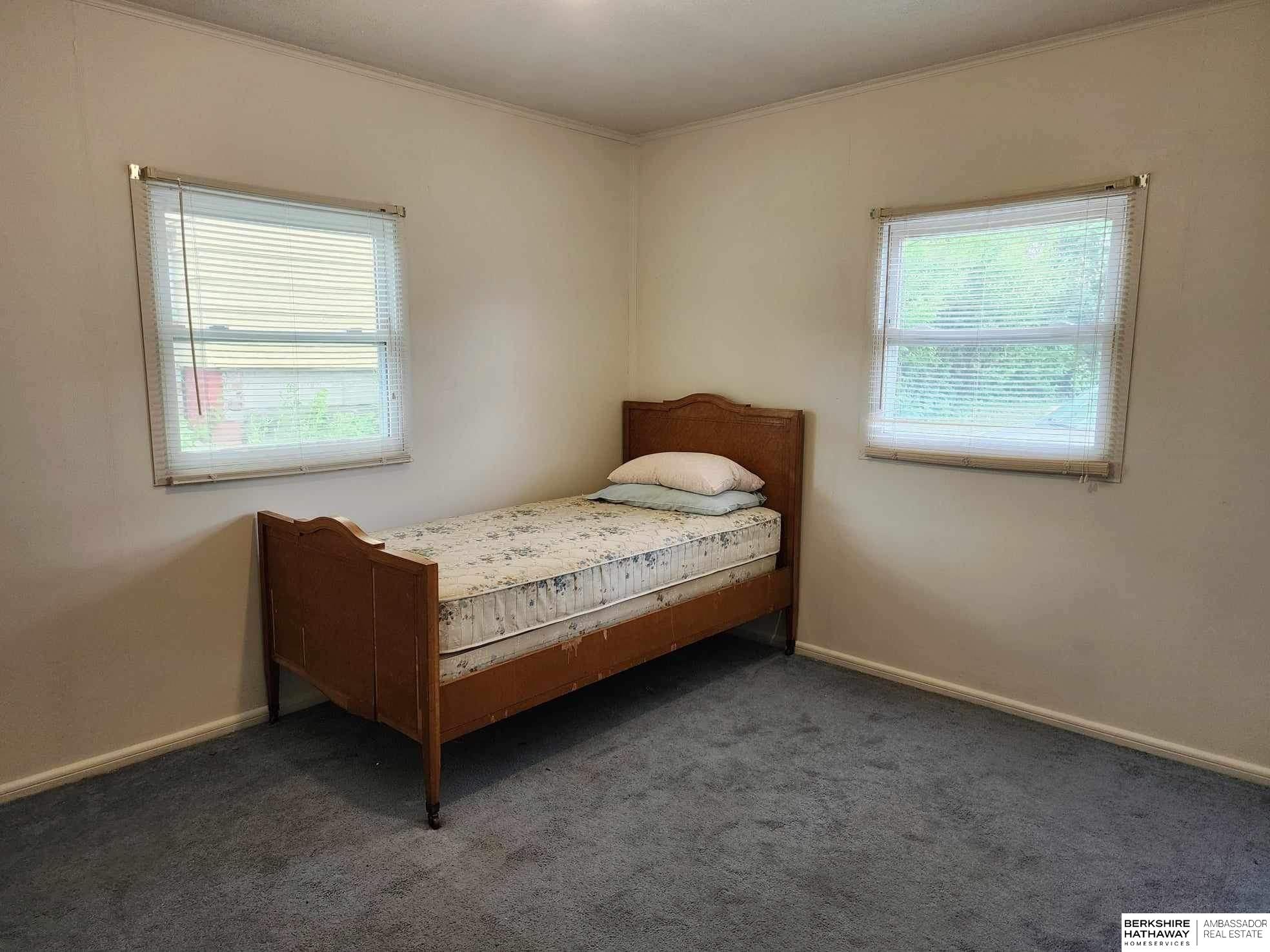 Beatrice, Nebraska 68310, United States, 2 Bedrooms Bedrooms, ,1 BathroomBathrooms,Residential,Pending,33640