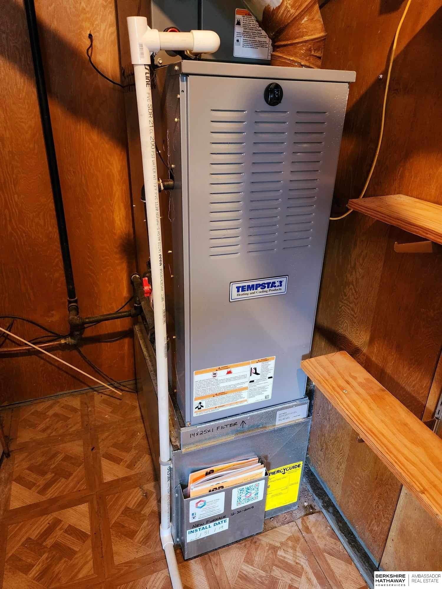 Beatrice, Nebraska 68310, United States, 2 Bedrooms Bedrooms, ,1 BathroomBathrooms,Residential,Pending,33640