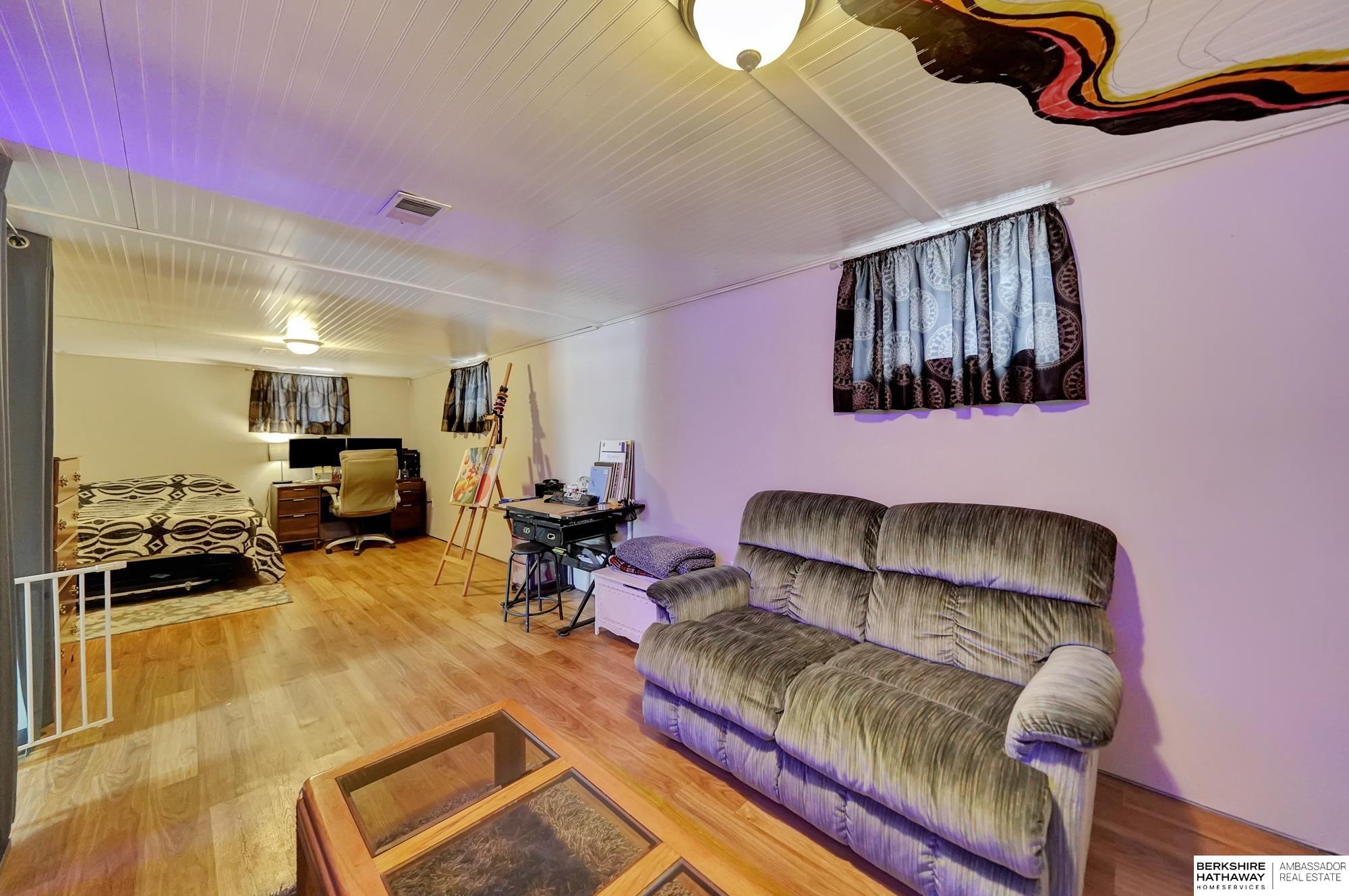 Lincoln, Nebraska 68507, United States, 2 Bedrooms Bedrooms, ,2 BathroomsBathrooms,Residential,Pending,78881