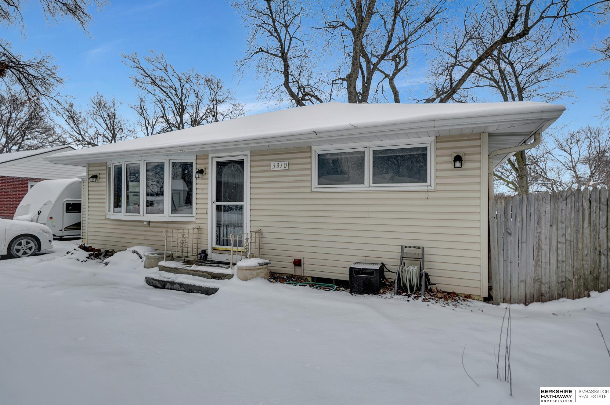 Lincoln, Nebraska 68507, United States, 2 Bedrooms Bedrooms, ,2 BathroomsBathrooms,Residential,Pending,78881