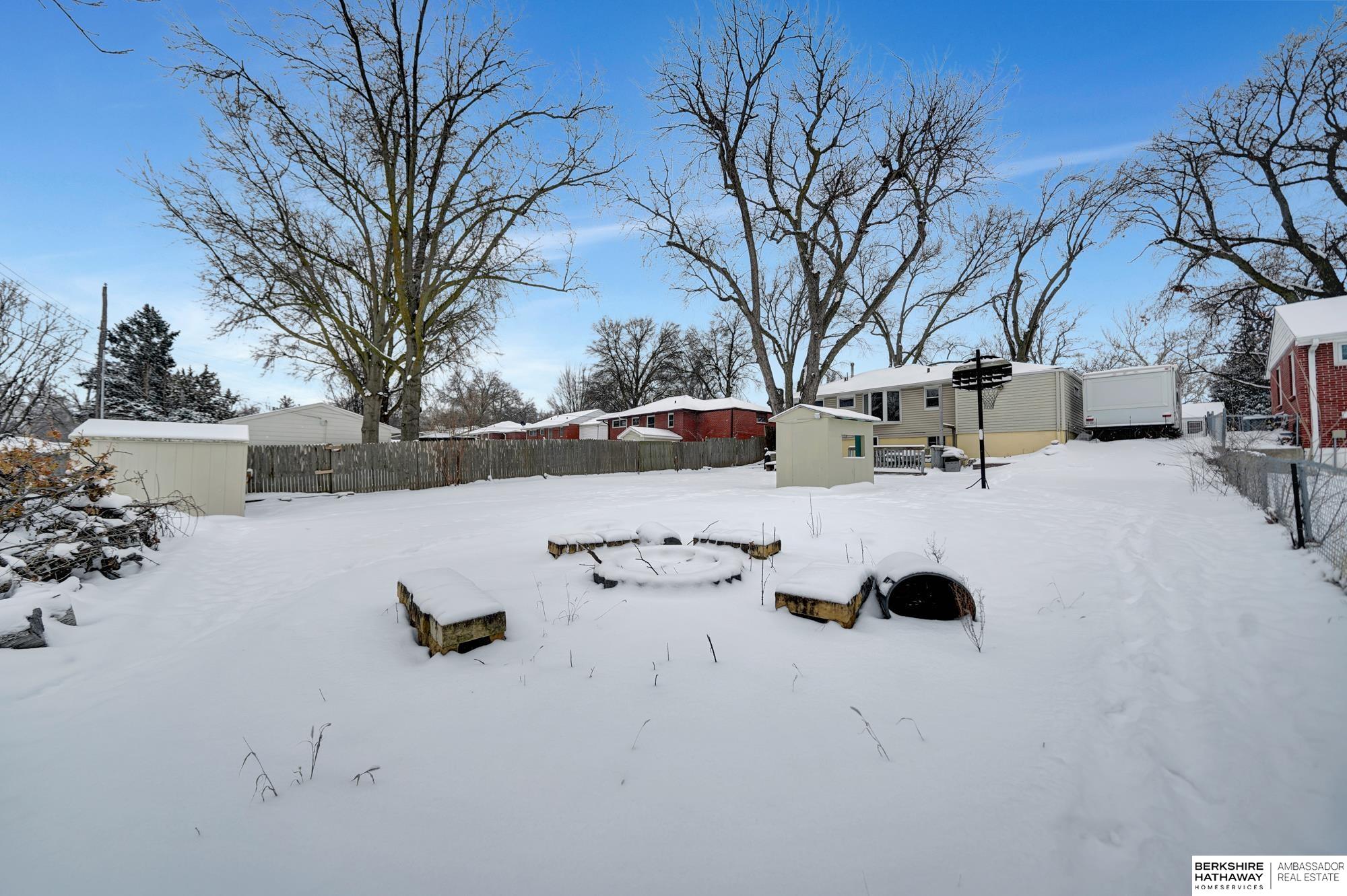 Lincoln, Nebraska 68507, United States, 2 Bedrooms Bedrooms, ,2 BathroomsBathrooms,Residential,Pending,78881