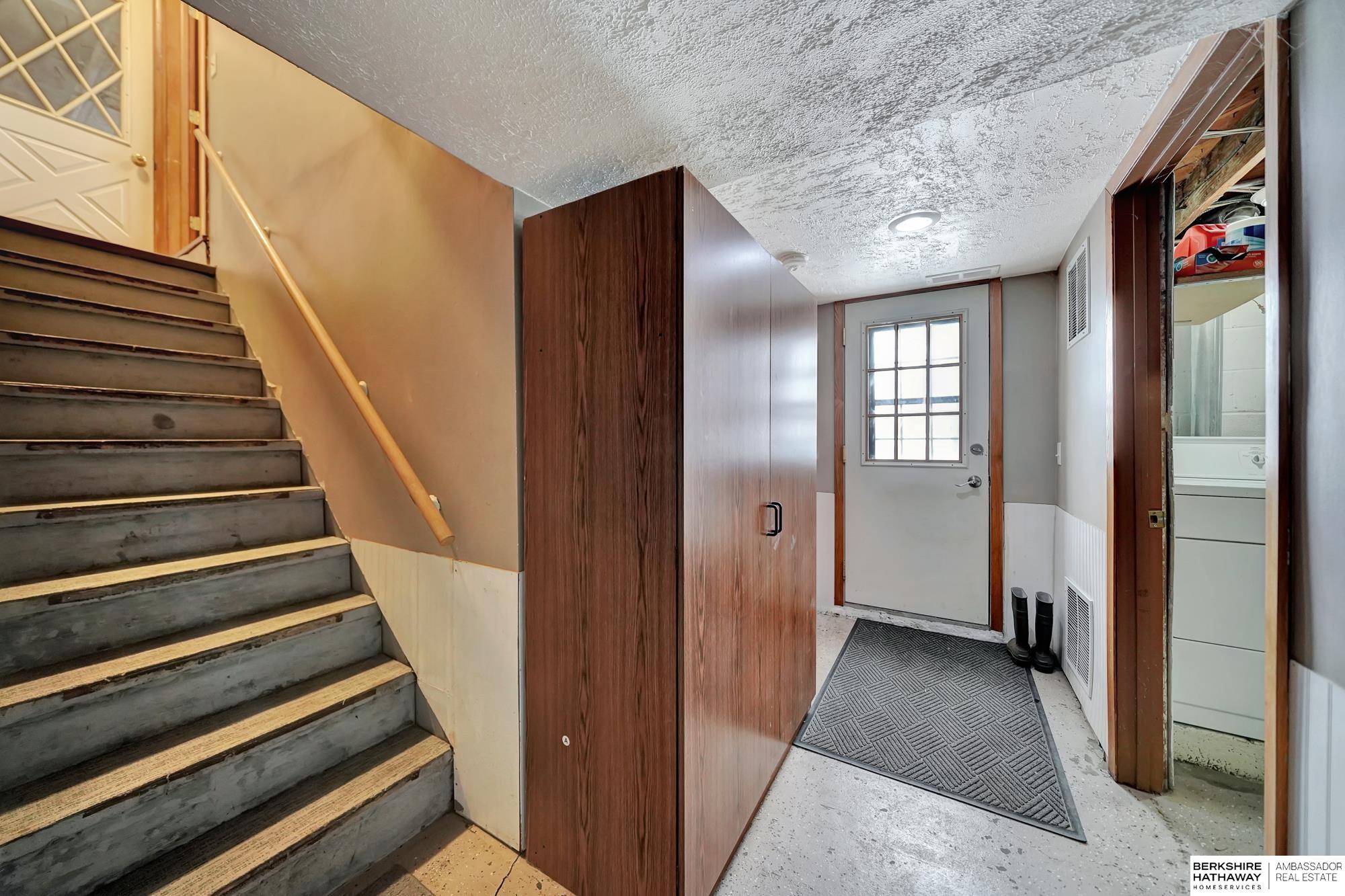 Lincoln, Nebraska 68507, United States, 2 Bedrooms Bedrooms, ,2 BathroomsBathrooms,Residential,Pending,78881