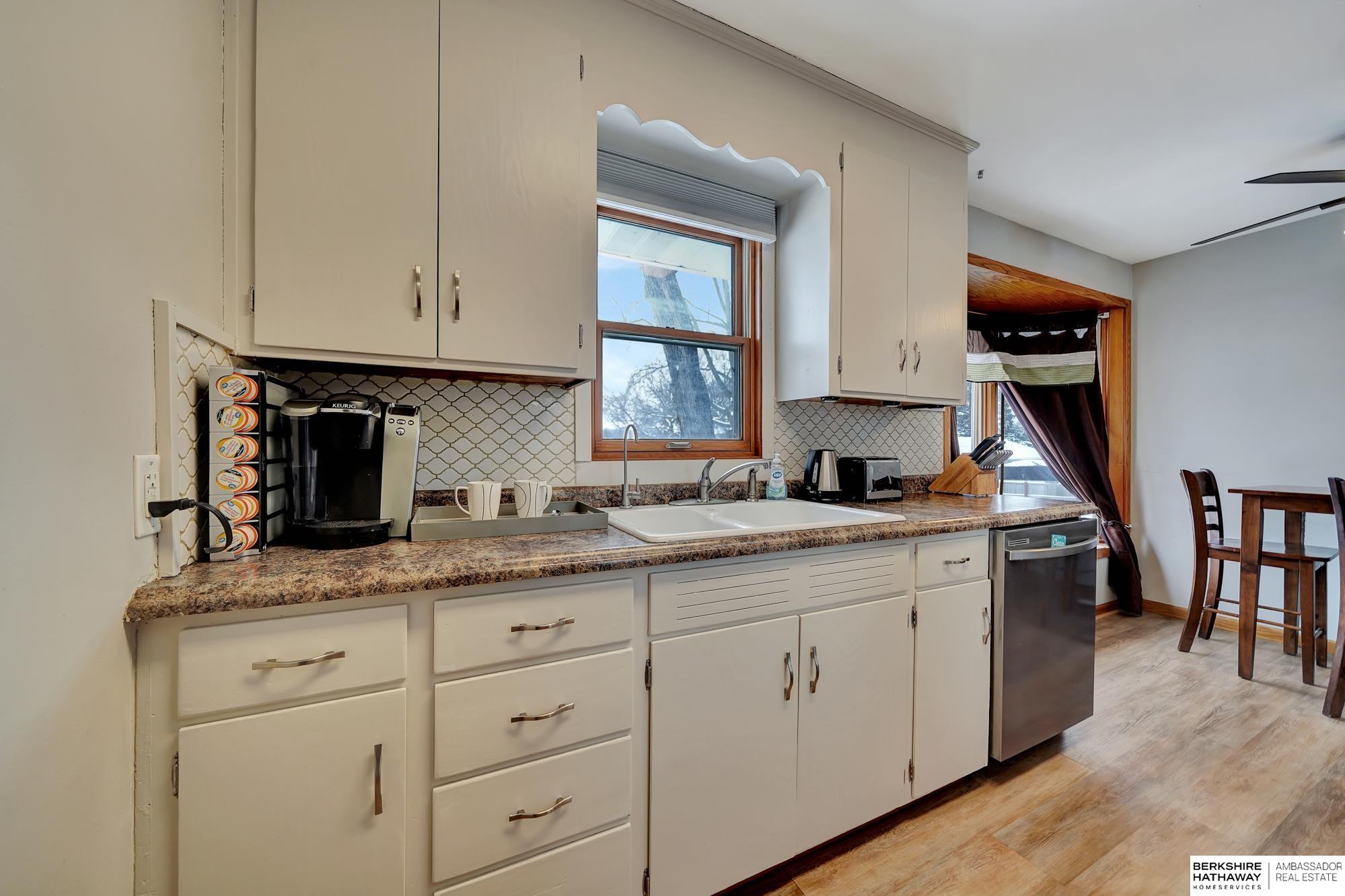 Lincoln, Nebraska 68507, United States, 2 Bedrooms Bedrooms, ,2 BathroomsBathrooms,Residential,Pending,78881