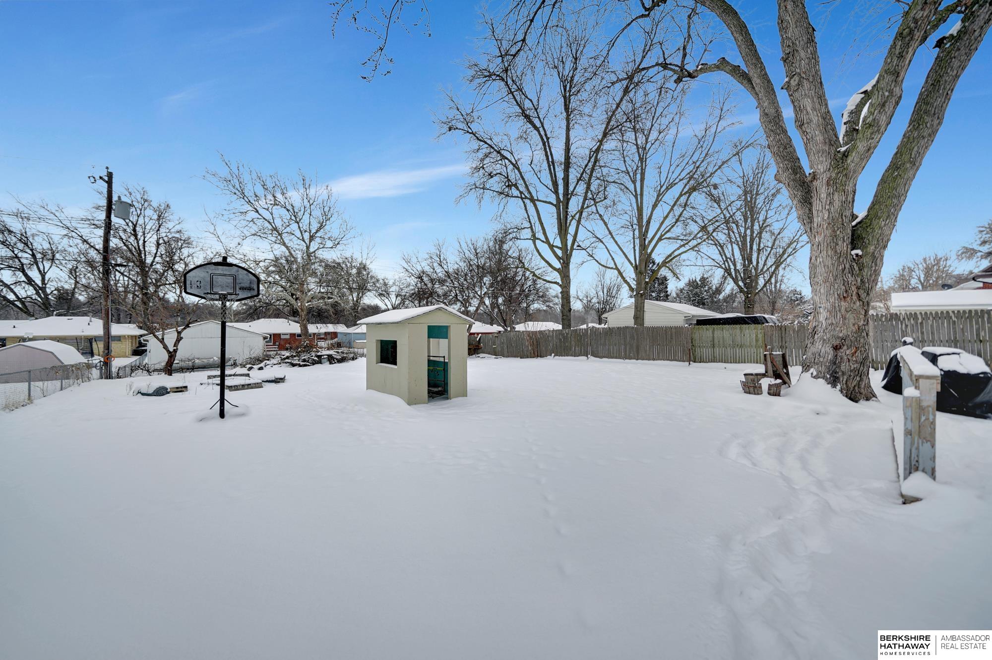 Lincoln, Nebraska 68507, United States, 2 Bedrooms Bedrooms, ,2 BathroomsBathrooms,Residential,Pending,78881