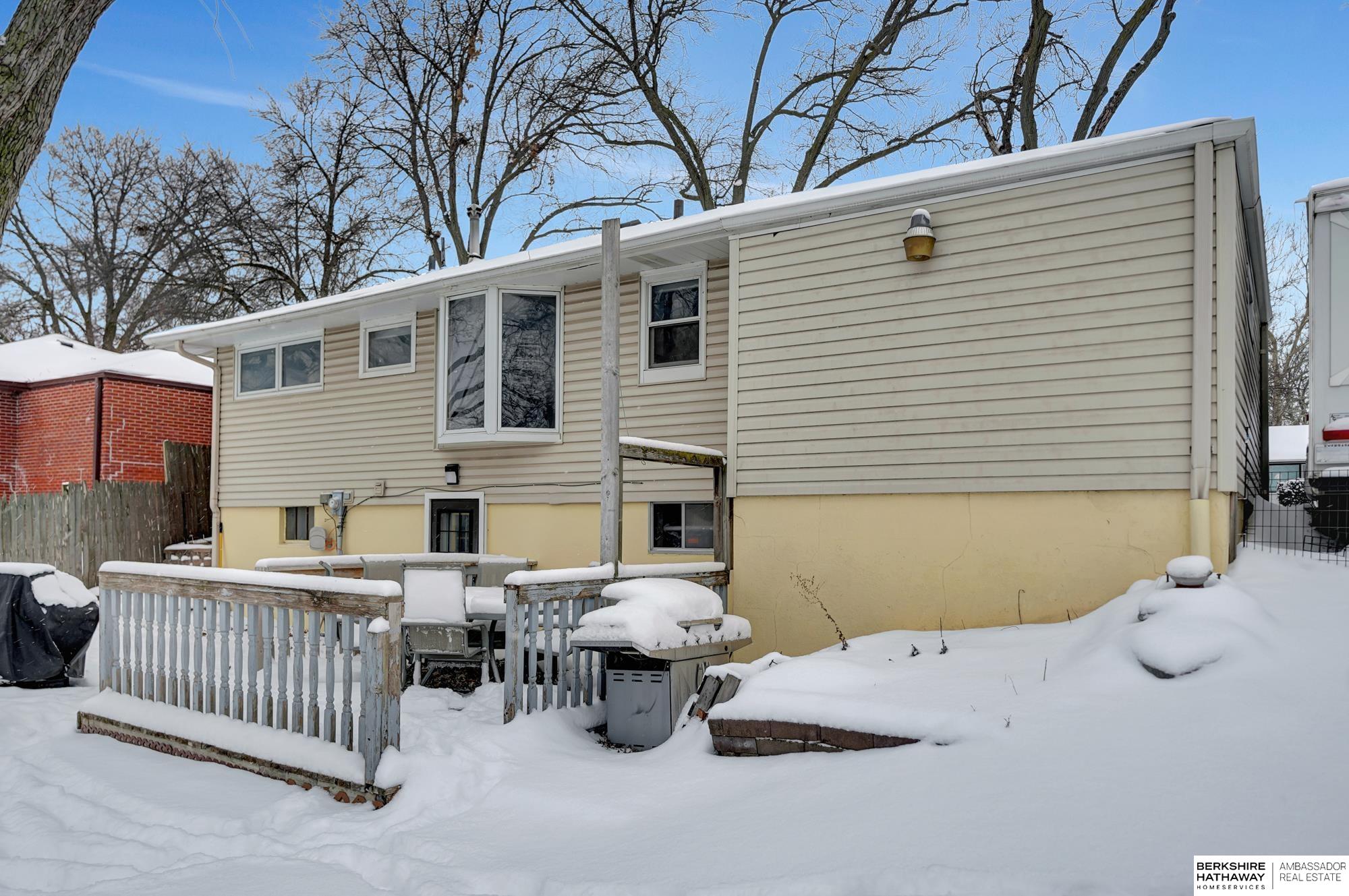 Lincoln, Nebraska 68507, United States, 2 Bedrooms Bedrooms, ,2 BathroomsBathrooms,Residential,Pending,78881