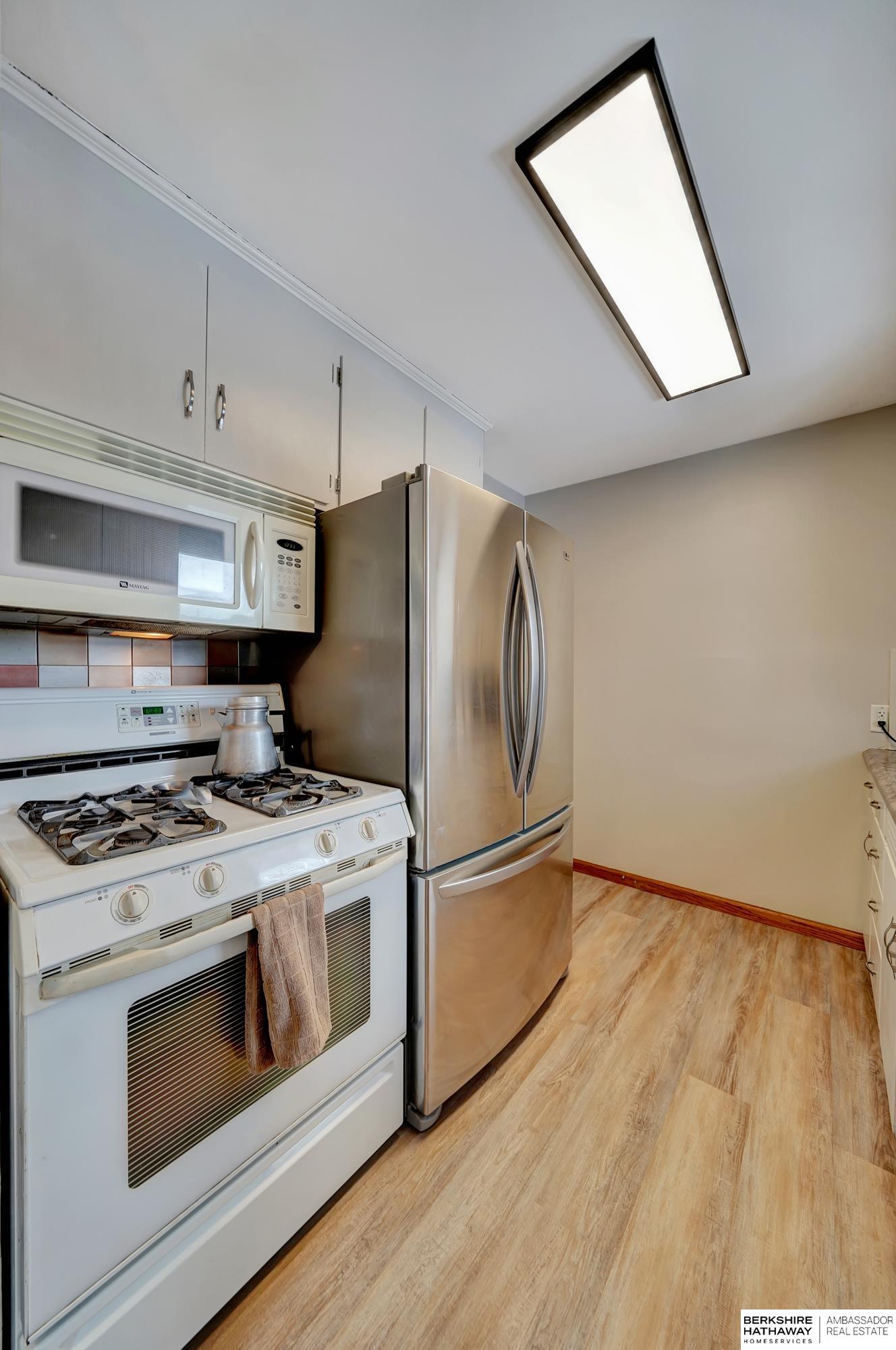 Lincoln, Nebraska 68507, United States, 2 Bedrooms Bedrooms, ,2 BathroomsBathrooms,Residential,Pending,78881