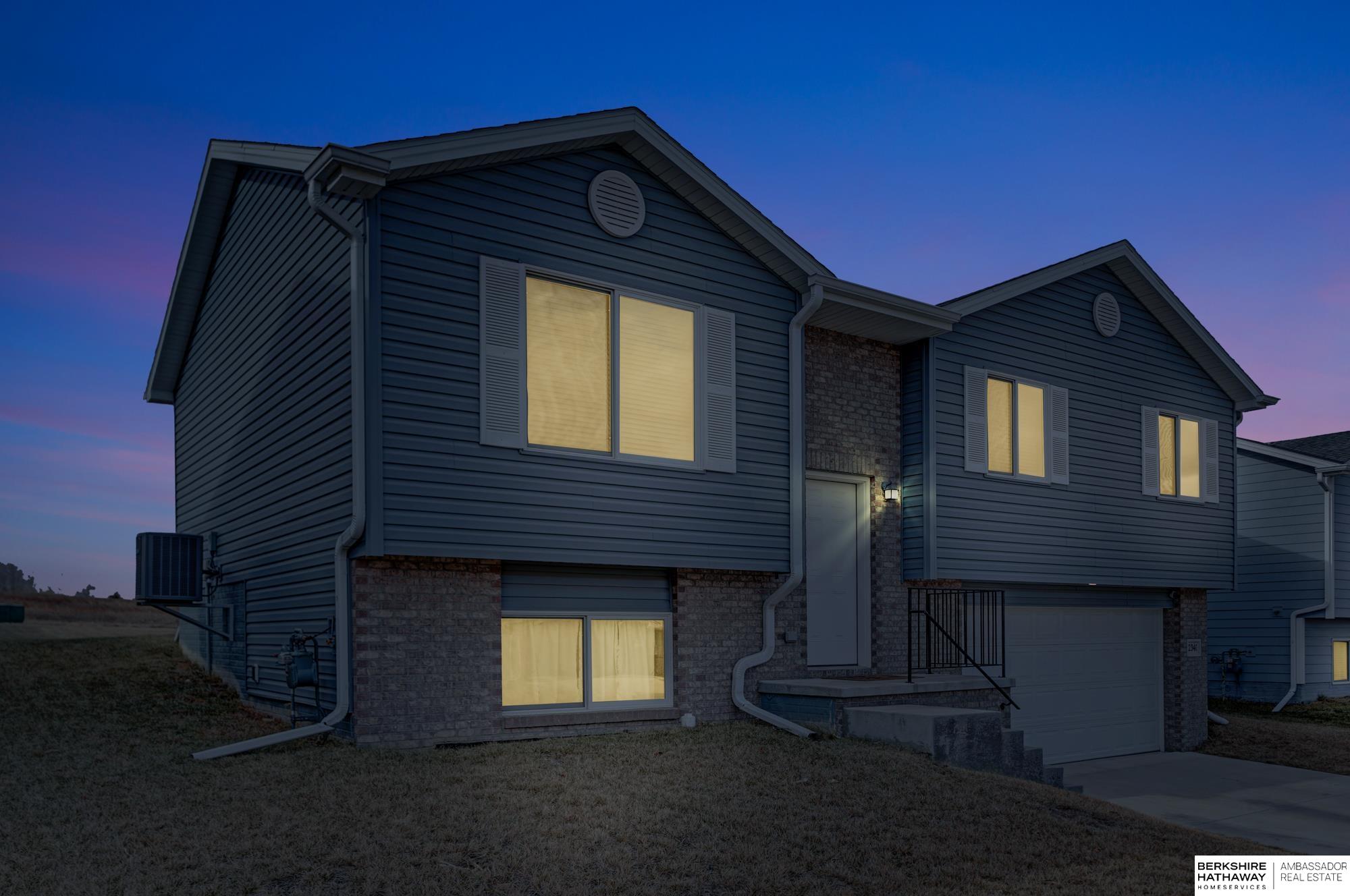 Lincoln, Nebraska 68524, United States, 3 Bedrooms Bedrooms, ,2 BathroomsBathrooms,Residential,Pending,5066