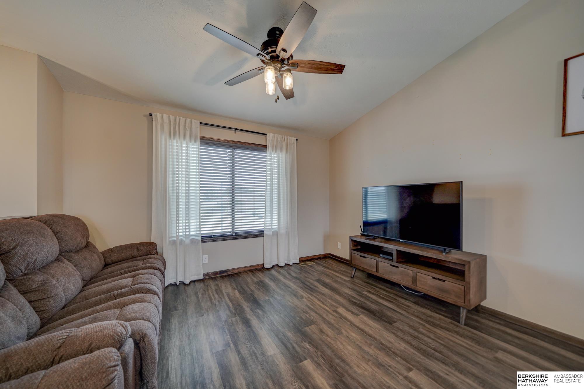 Lincoln, Nebraska 68524, United States, 3 Bedrooms Bedrooms, ,2 BathroomsBathrooms,Residential,Pending,5066