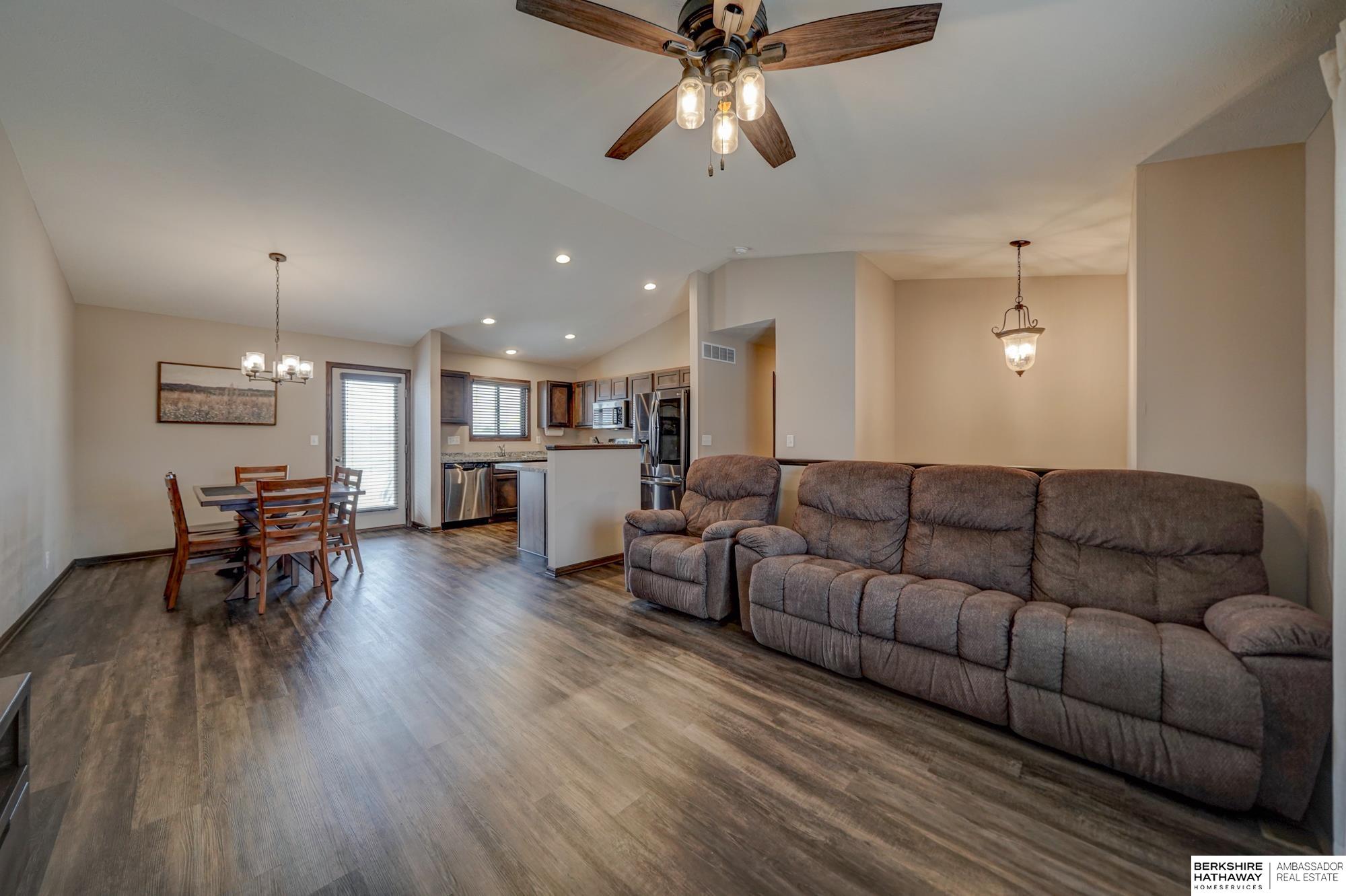 Lincoln, Nebraska 68524, United States, 3 Bedrooms Bedrooms, ,2 BathroomsBathrooms,Residential,Pending,5066