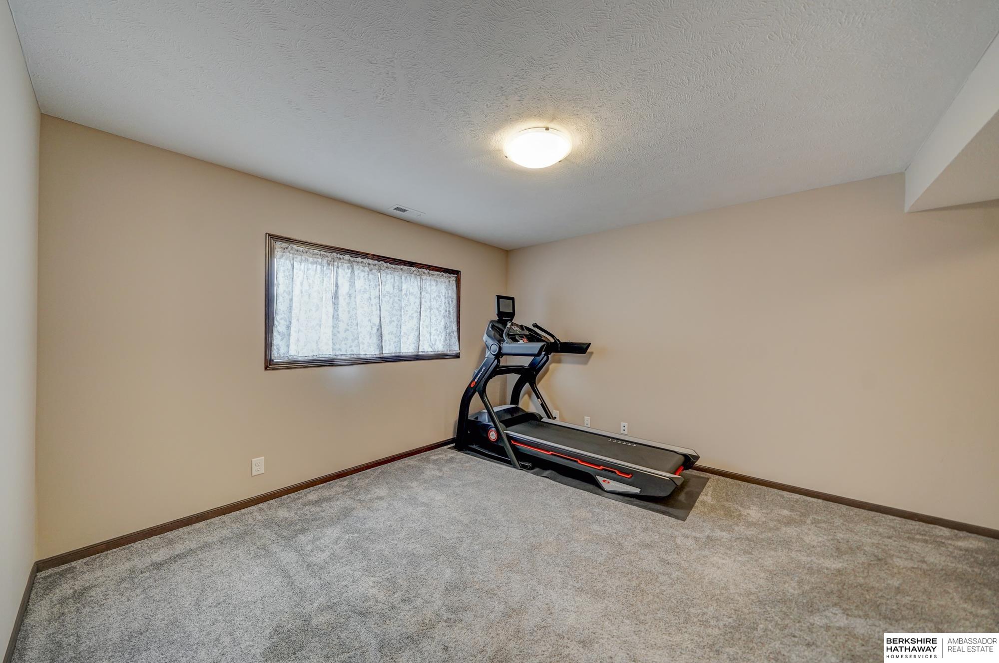 Lincoln, Nebraska 68524, United States, 3 Bedrooms Bedrooms, ,2 BathroomsBathrooms,Residential,Pending,5066