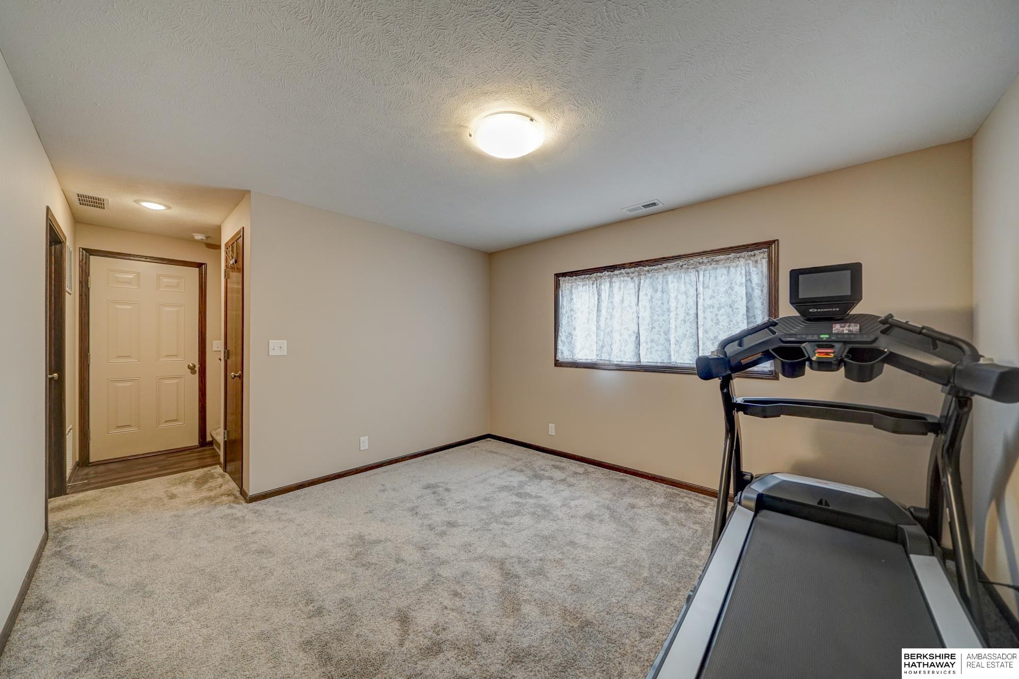 Lincoln, Nebraska 68524, United States, 3 Bedrooms Bedrooms, ,2 BathroomsBathrooms,Residential,Pending,5066