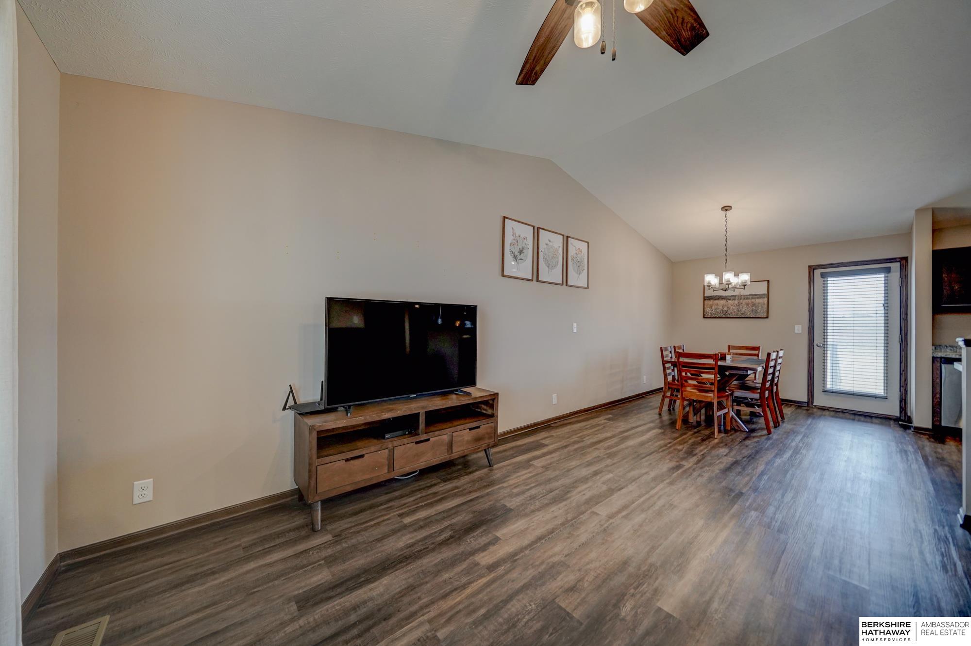 Lincoln, Nebraska 68524, United States, 3 Bedrooms Bedrooms, ,2 BathroomsBathrooms,Residential,Pending,5066