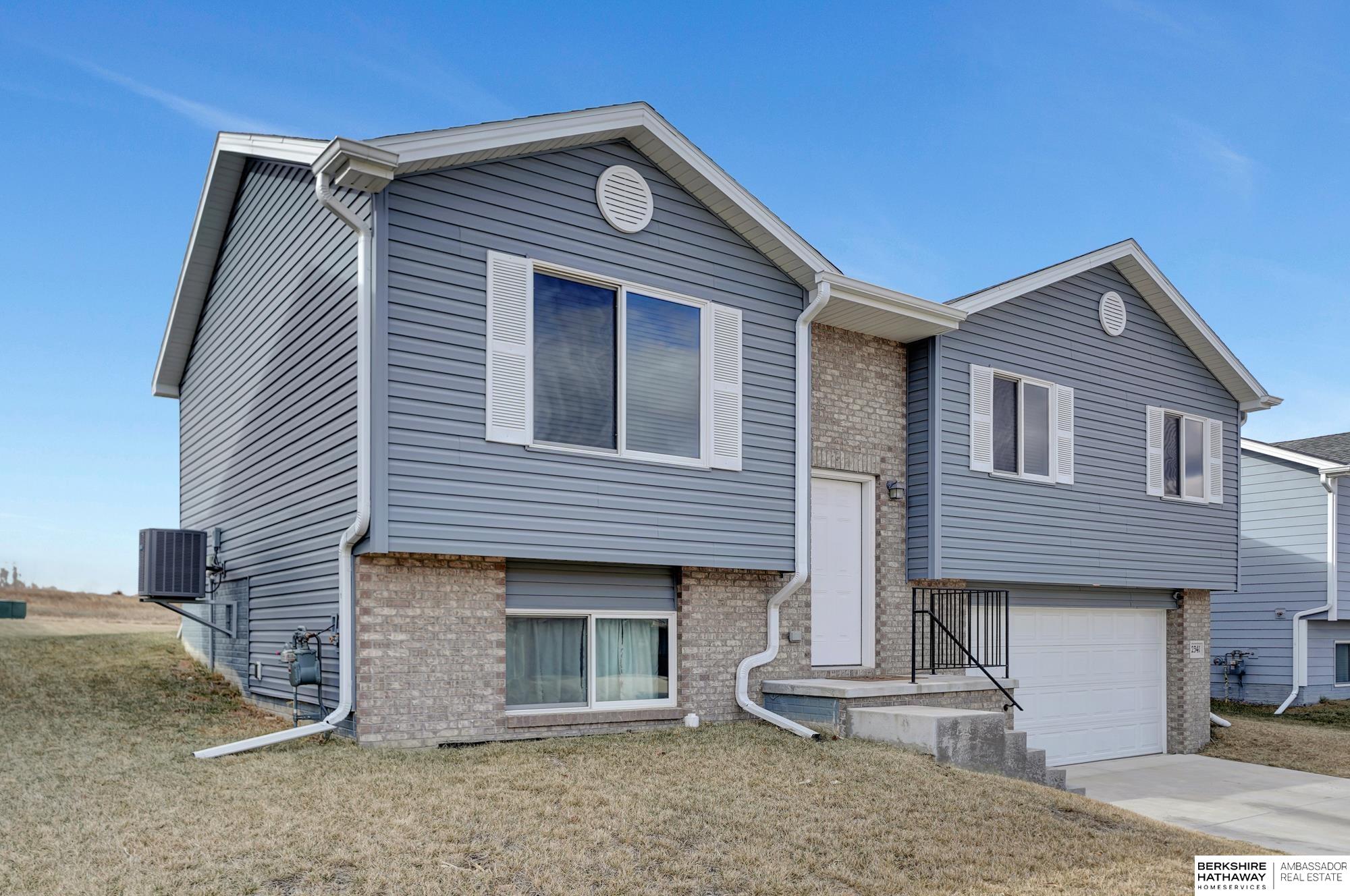 Lincoln, Nebraska 68524, United States, 3 Bedrooms Bedrooms, ,2 BathroomsBathrooms,Residential,Pending,5066