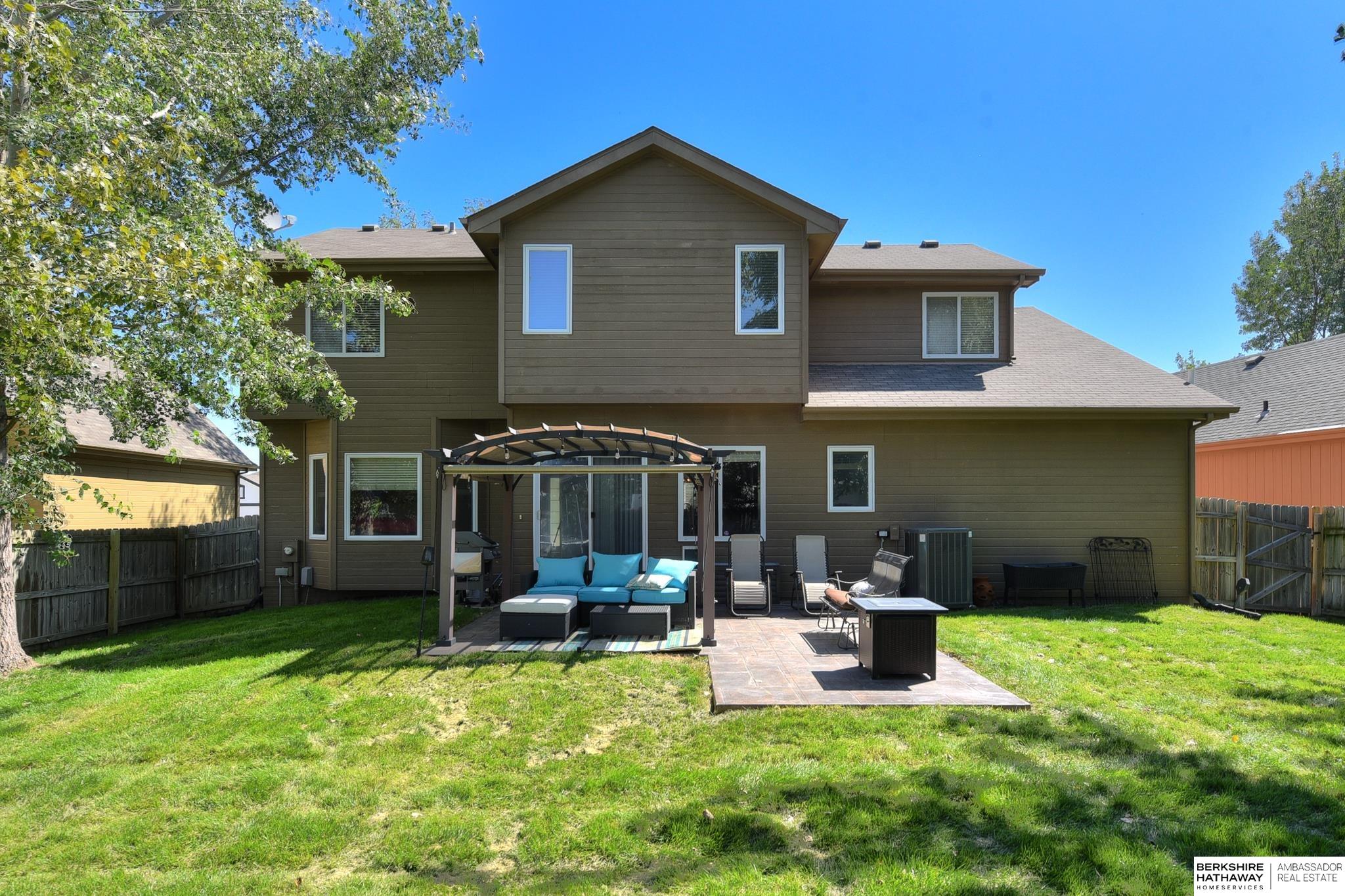 Omaha, Nebraska 68136, United States, 4 Bedrooms Bedrooms, ,3 BathroomsBathrooms,Residential,Pending,112106