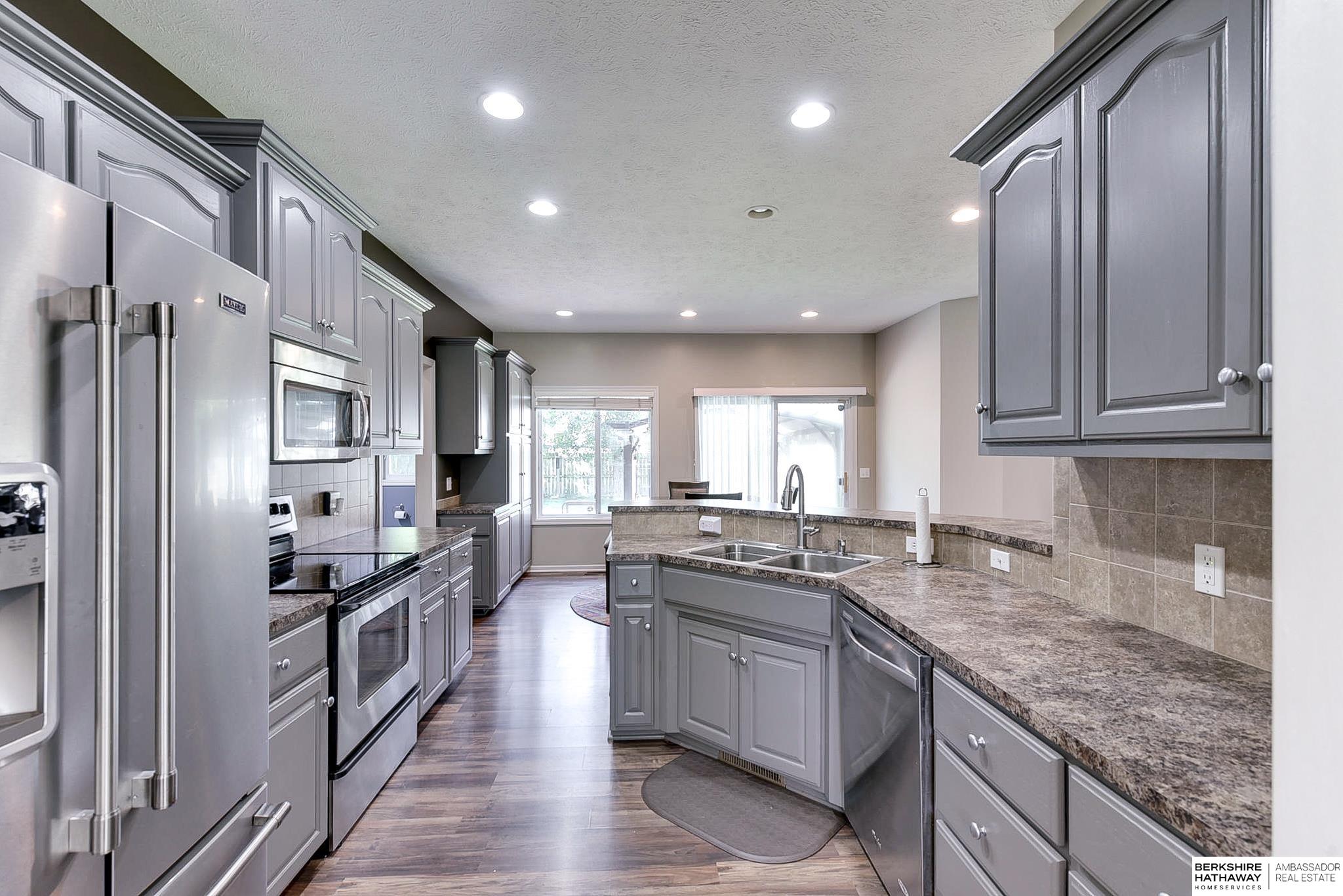 Omaha, Nebraska 68136, United States, 4 Bedrooms Bedrooms, ,3 BathroomsBathrooms,Residential,Pending,112106