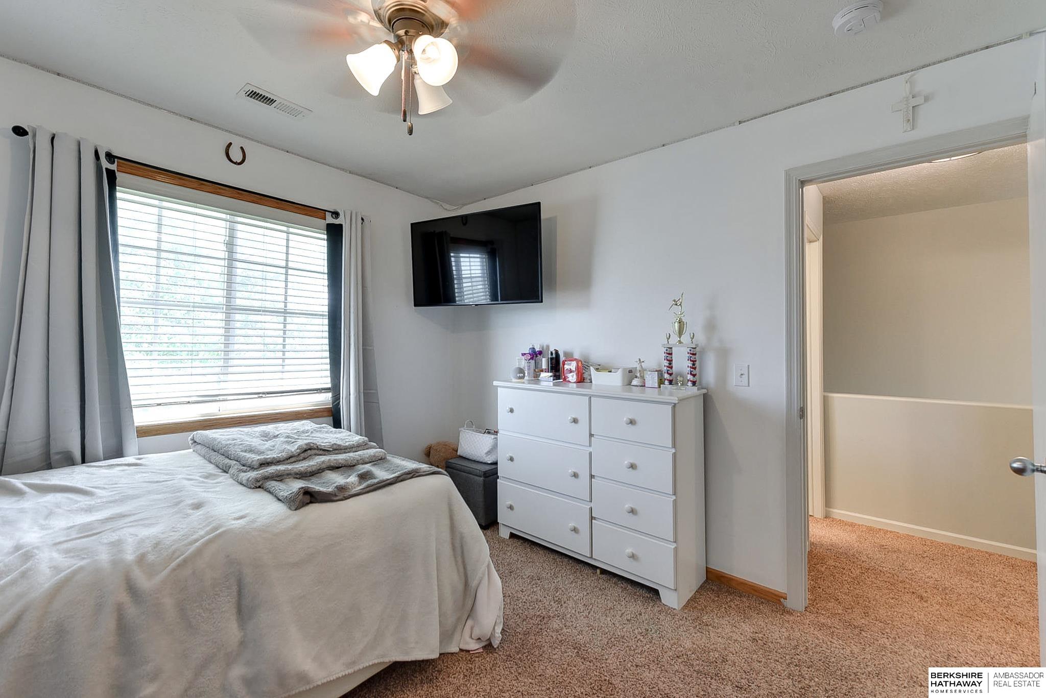 Omaha, Nebraska 68136, United States, 4 Bedrooms Bedrooms, ,3 BathroomsBathrooms,Residential,Pending,112106