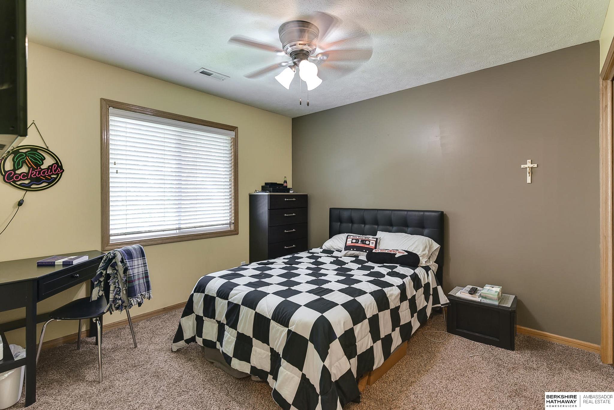 Omaha, Nebraska 68136, United States, 4 Bedrooms Bedrooms, ,3 BathroomsBathrooms,Residential,Pending,112106