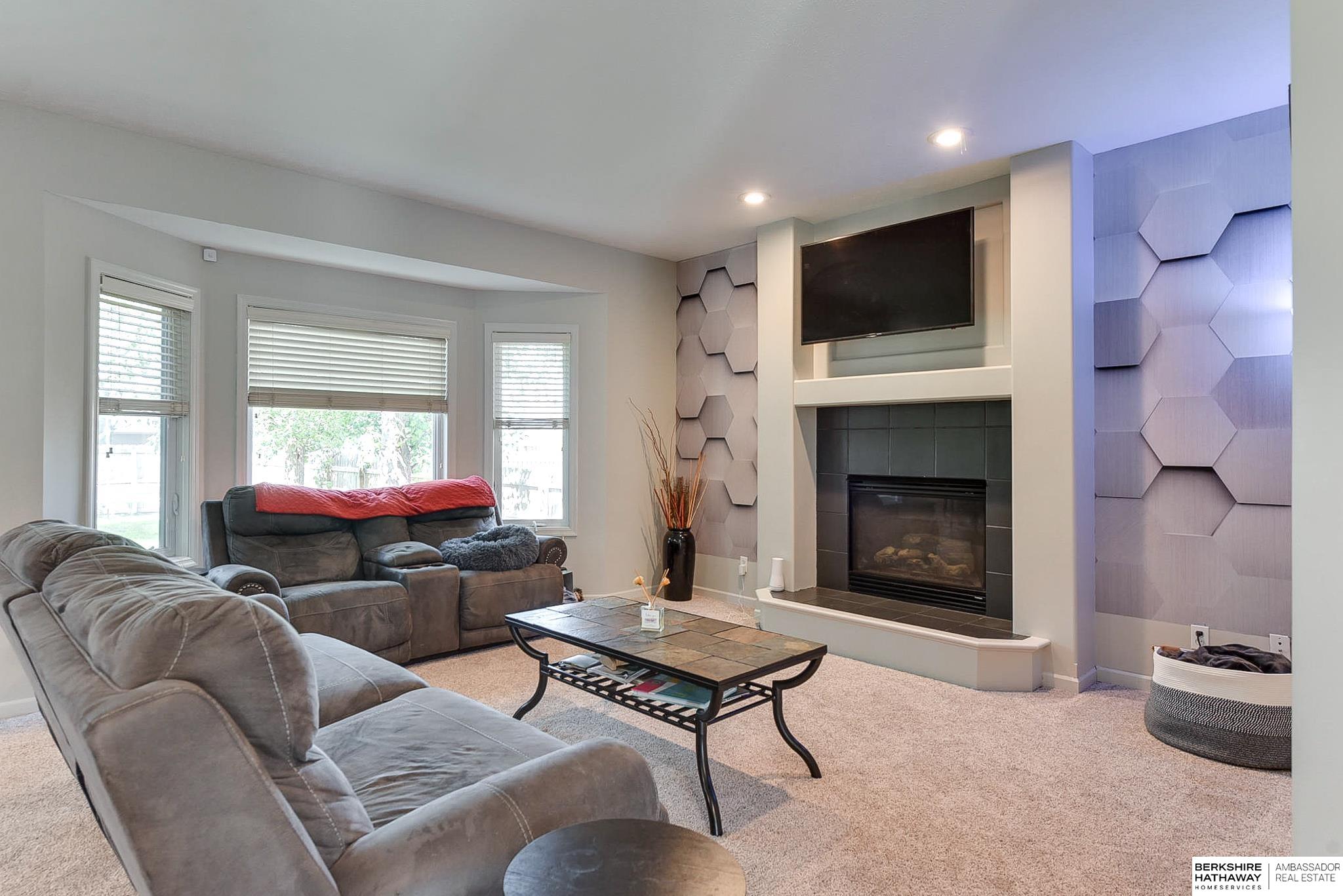 Omaha, Nebraska 68136, United States, 4 Bedrooms Bedrooms, ,3 BathroomsBathrooms,Residential,Pending,112106