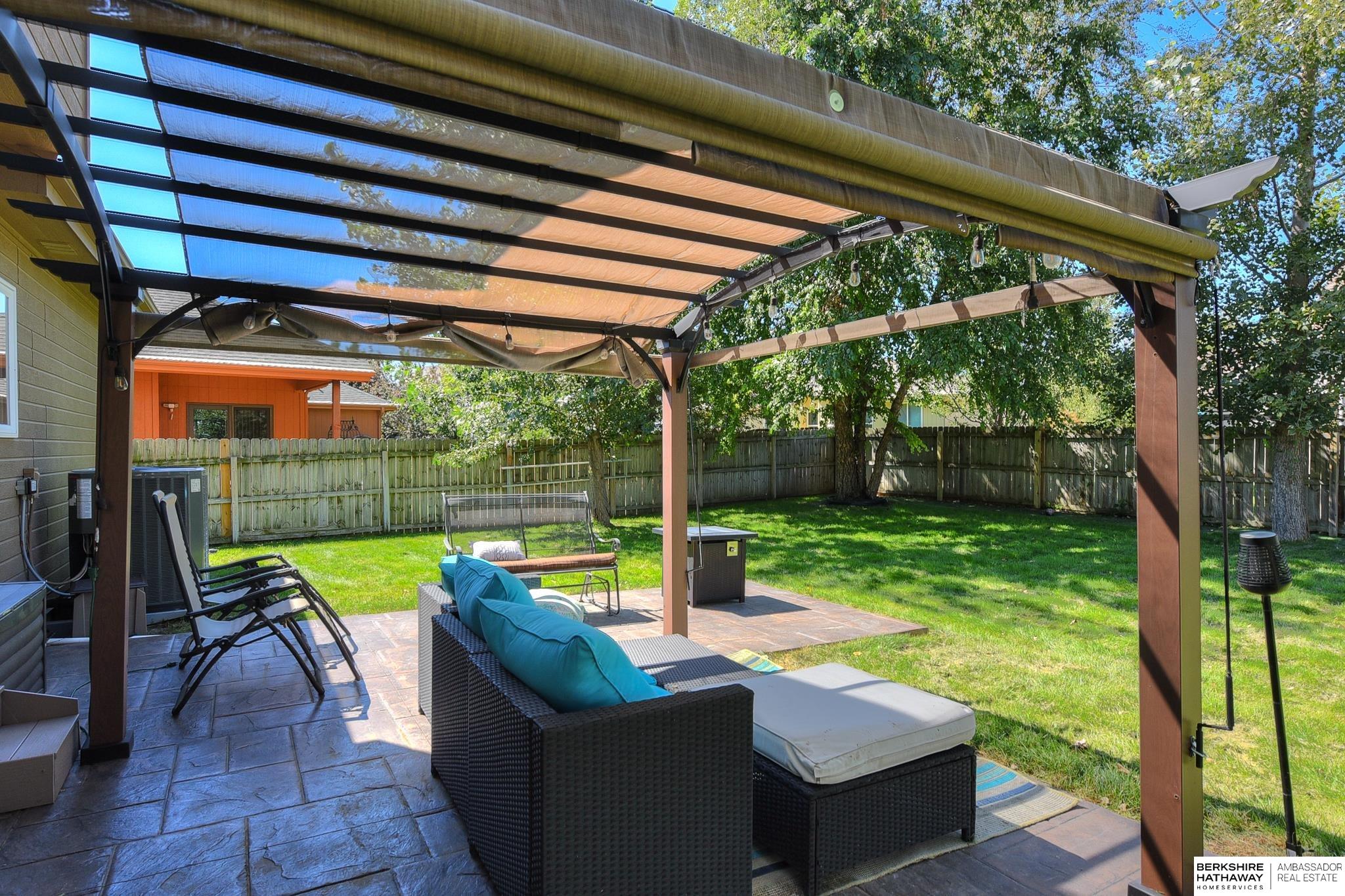 Omaha, Nebraska 68136, United States, 4 Bedrooms Bedrooms, ,3 BathroomsBathrooms,Residential,Pending,112106