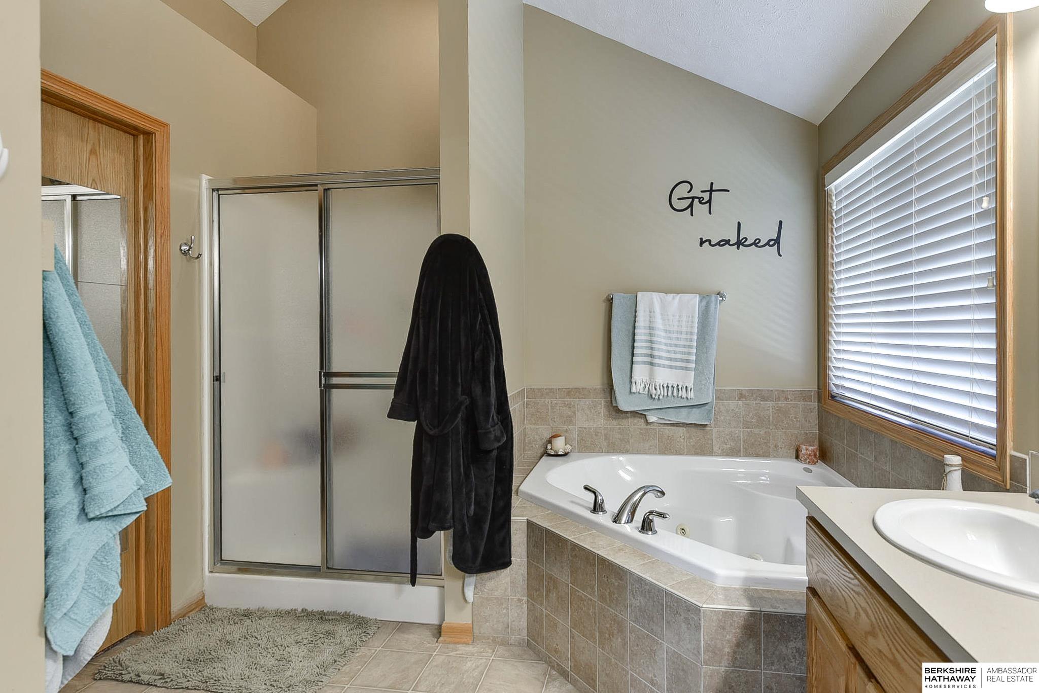 Omaha, Nebraska 68136, United States, 4 Bedrooms Bedrooms, ,3 BathroomsBathrooms,Residential,Pending,112106