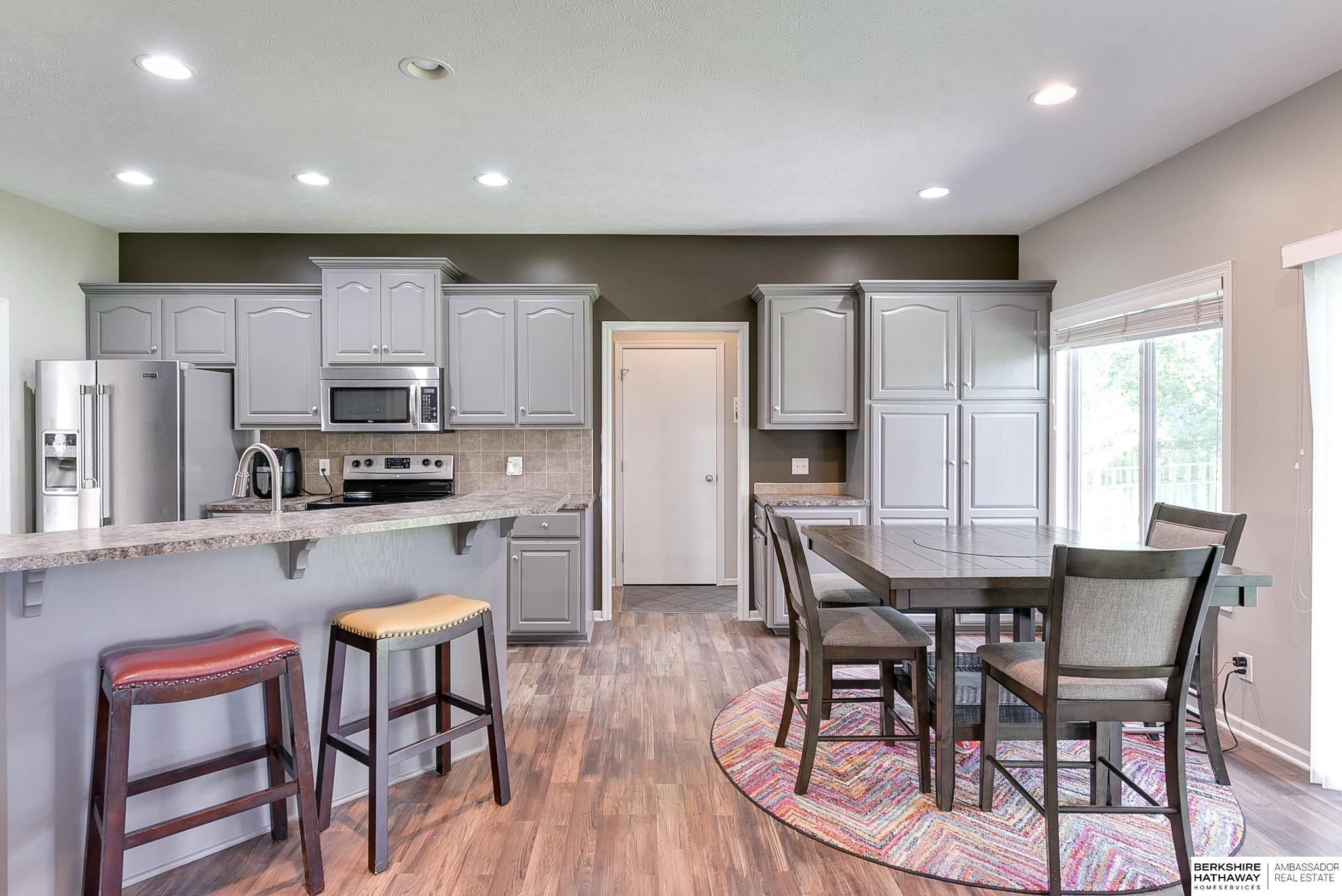 Omaha, Nebraska 68136, United States, 4 Bedrooms Bedrooms, ,3 BathroomsBathrooms,Residential,Pending,112106