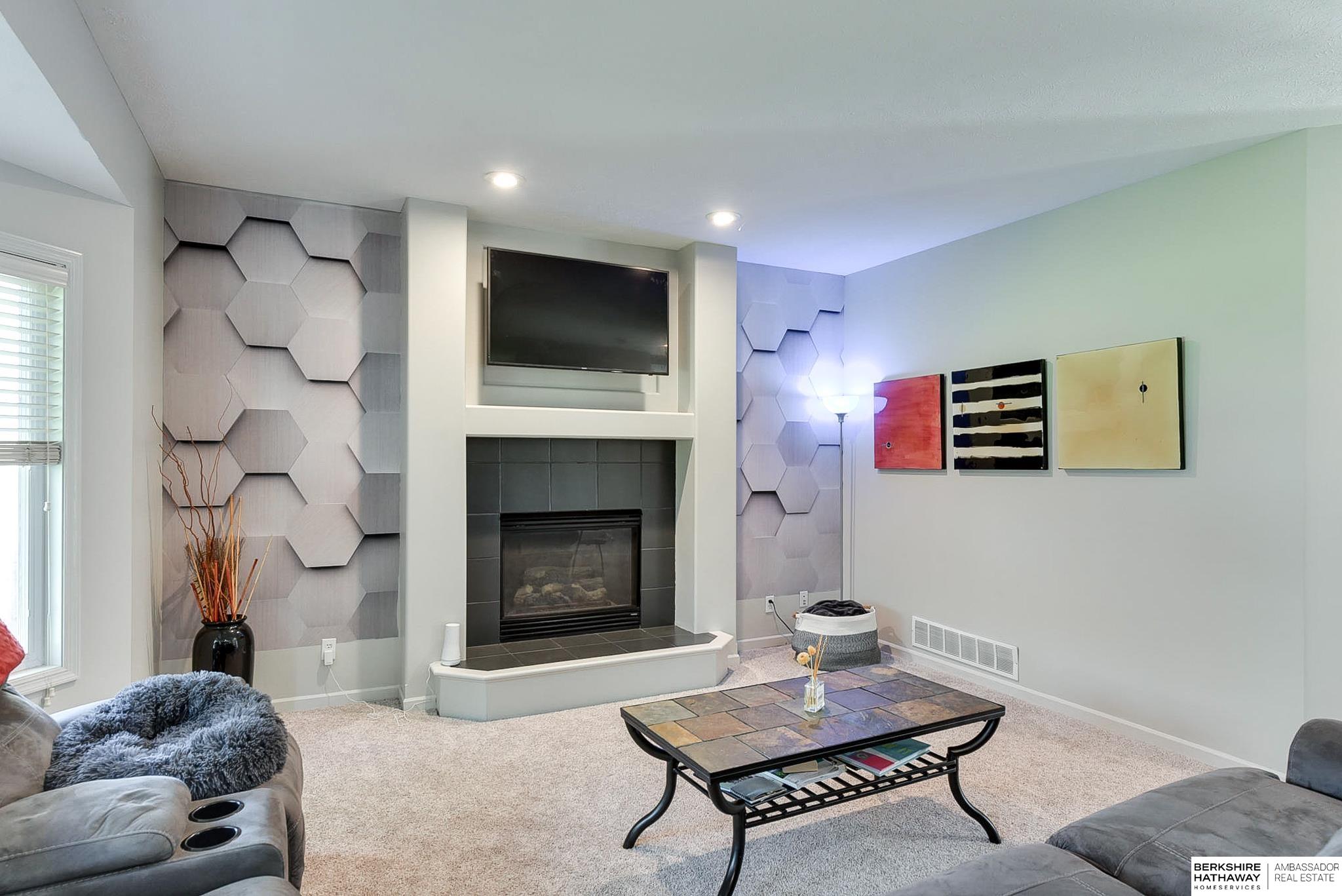 Omaha, Nebraska 68136, United States, 4 Bedrooms Bedrooms, ,3 BathroomsBathrooms,Residential,Pending,112106