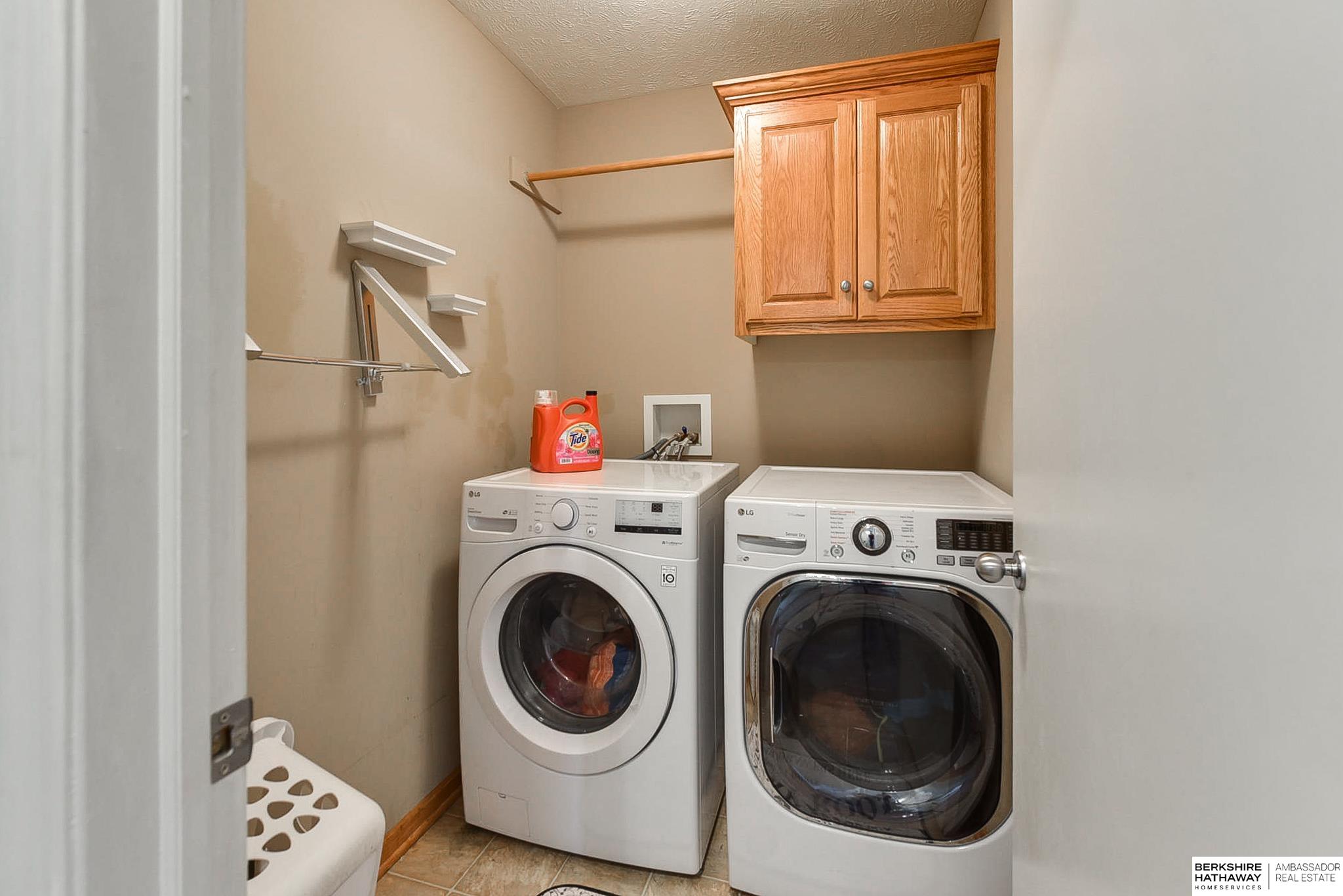 Omaha, Nebraska 68136, United States, 4 Bedrooms Bedrooms, ,3 BathroomsBathrooms,Residential,Pending,112106