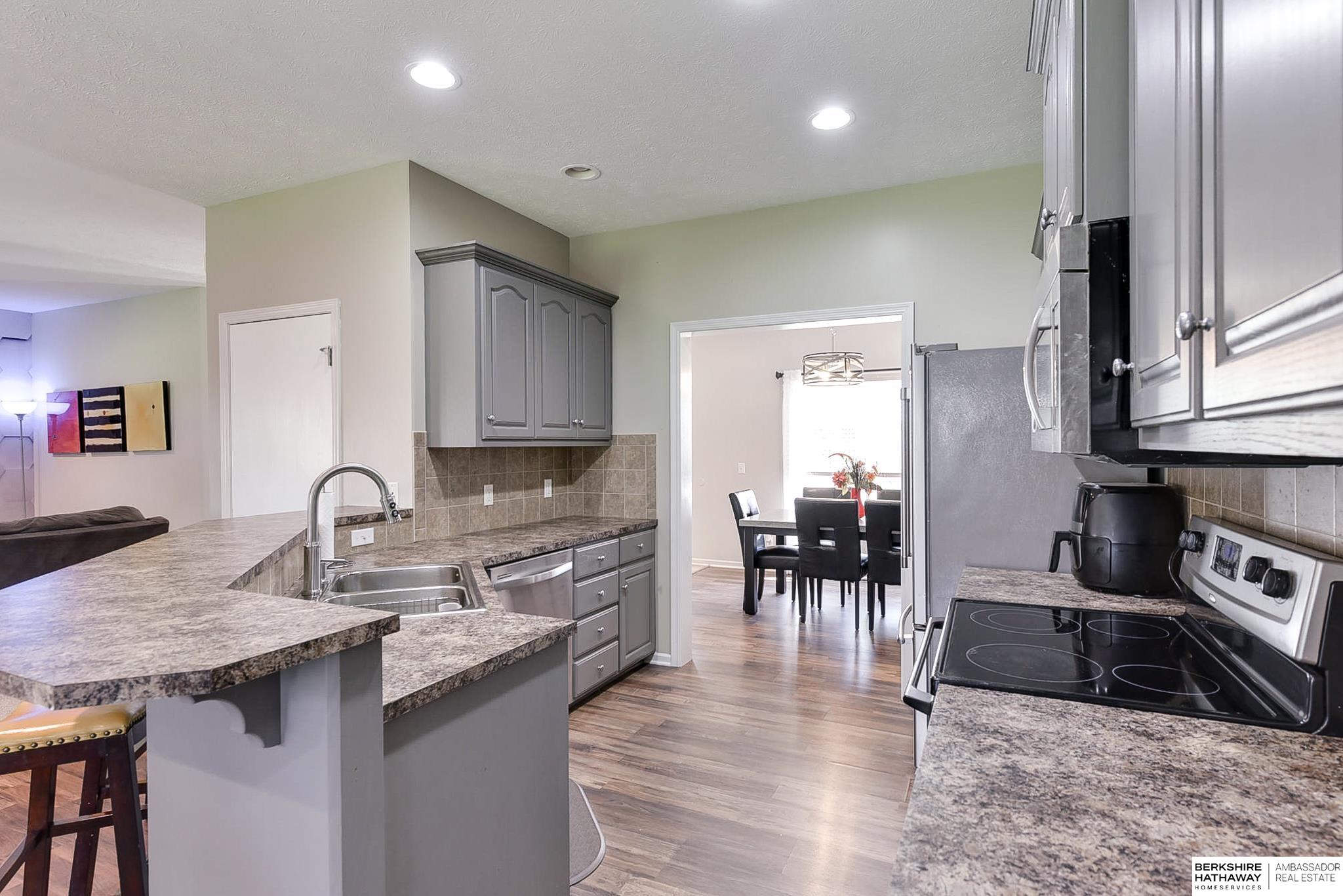 Omaha, Nebraska 68136, United States, 4 Bedrooms Bedrooms, ,3 BathroomsBathrooms,Residential,Pending,112106