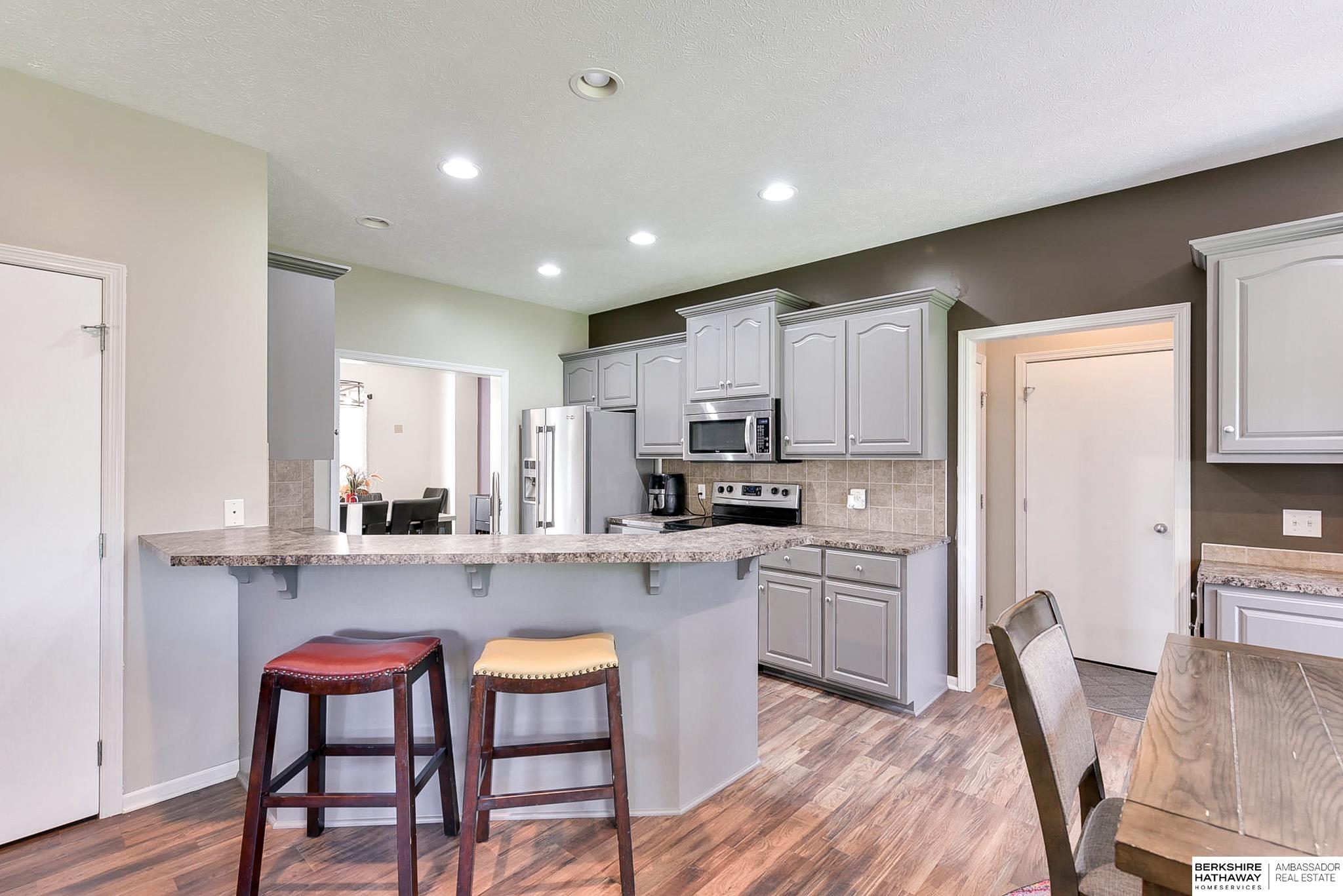 Omaha, Nebraska 68136, United States, 4 Bedrooms Bedrooms, ,3 BathroomsBathrooms,Residential,Pending,112106