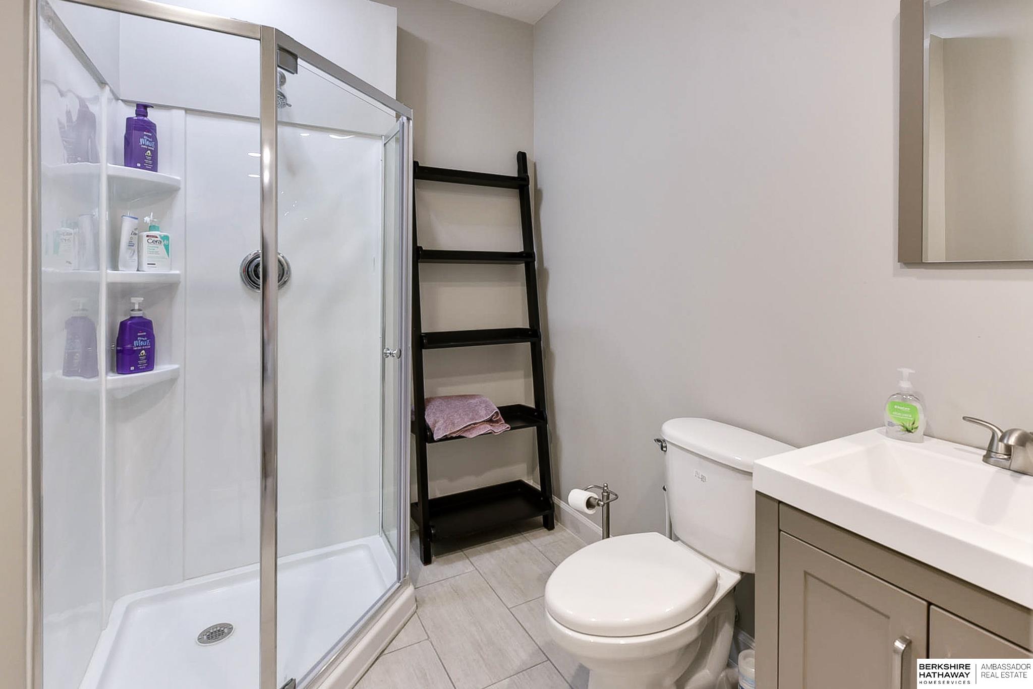 Omaha, Nebraska 68136, United States, 4 Bedrooms Bedrooms, ,3 BathroomsBathrooms,Residential,Pending,112106