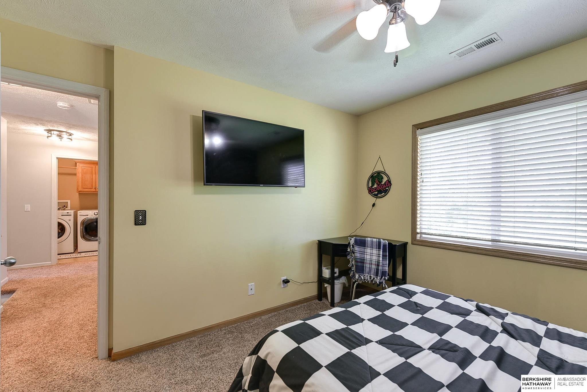 Omaha, Nebraska 68136, United States, 4 Bedrooms Bedrooms, ,3 BathroomsBathrooms,Residential,Pending,112106