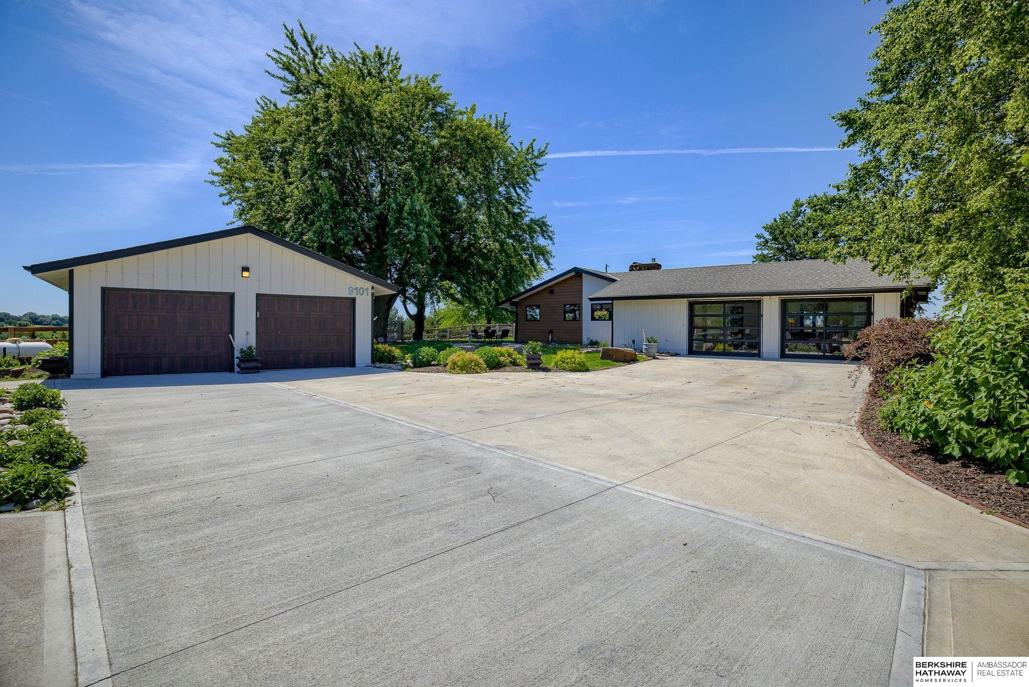 Omaha, Nebraska 68022, United States, 3 Bedrooms Bedrooms, ,2 BathroomsBathrooms,Residential,Active,120044