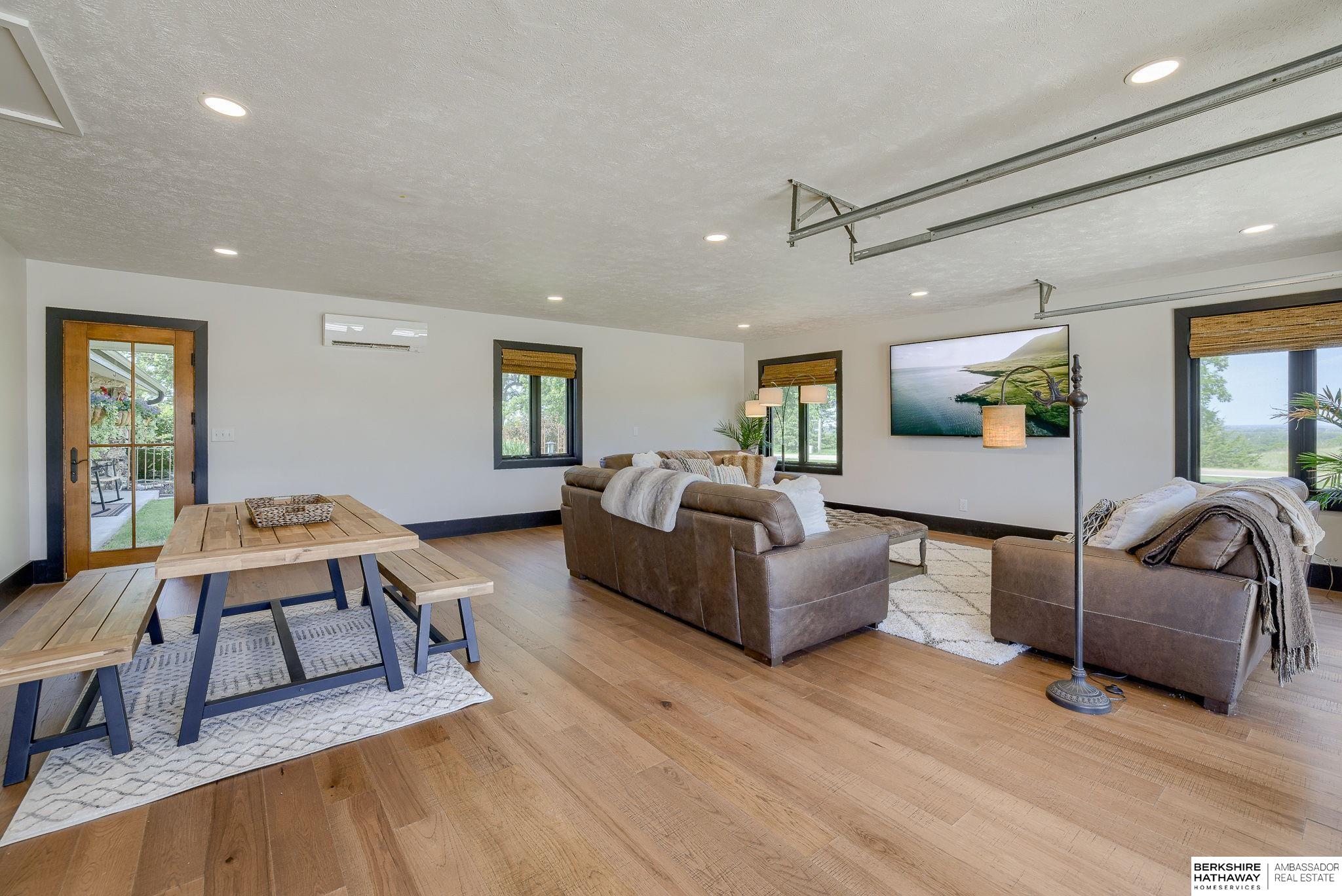 Omaha, Nebraska 68022, United States, 3 Bedrooms Bedrooms, ,2 BathroomsBathrooms,Residential,Active,120044