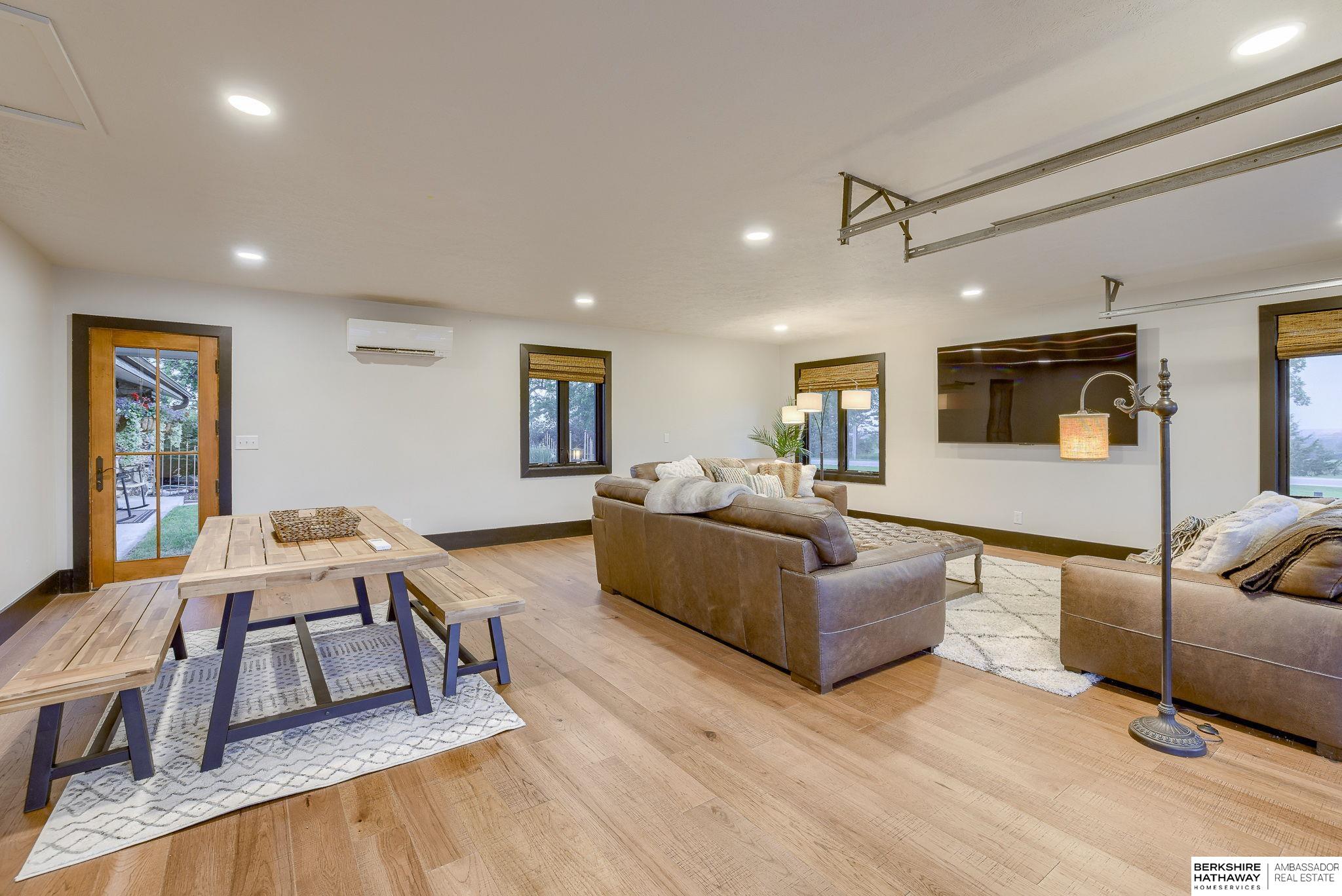 Omaha, Nebraska 68022, United States, 3 Bedrooms Bedrooms, ,2 BathroomsBathrooms,Residential,Active,120044