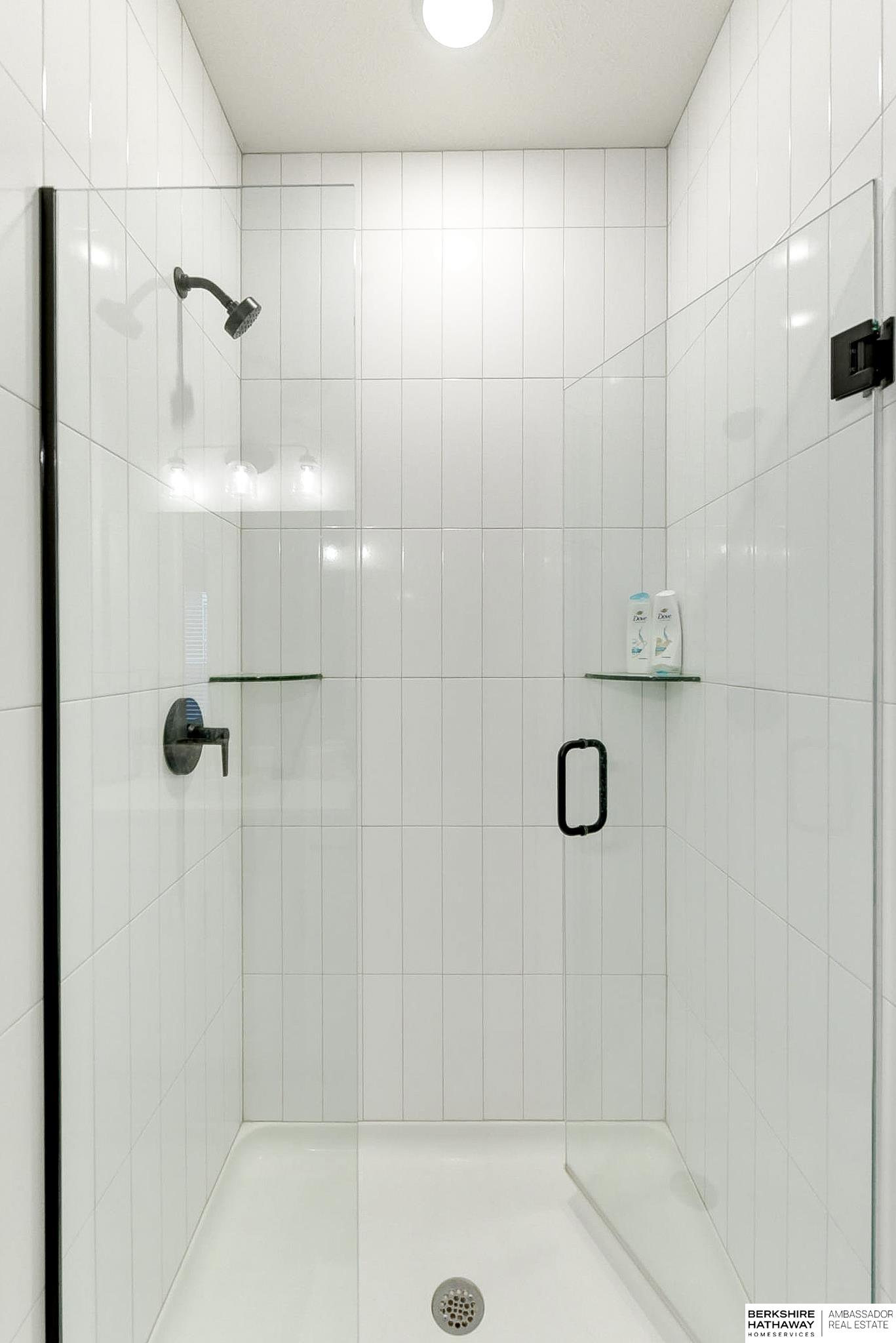 Omaha, Nebraska 68108, United States, 2 Bedrooms Bedrooms, ,3 BathroomsBathrooms,Residential,Pending,94881